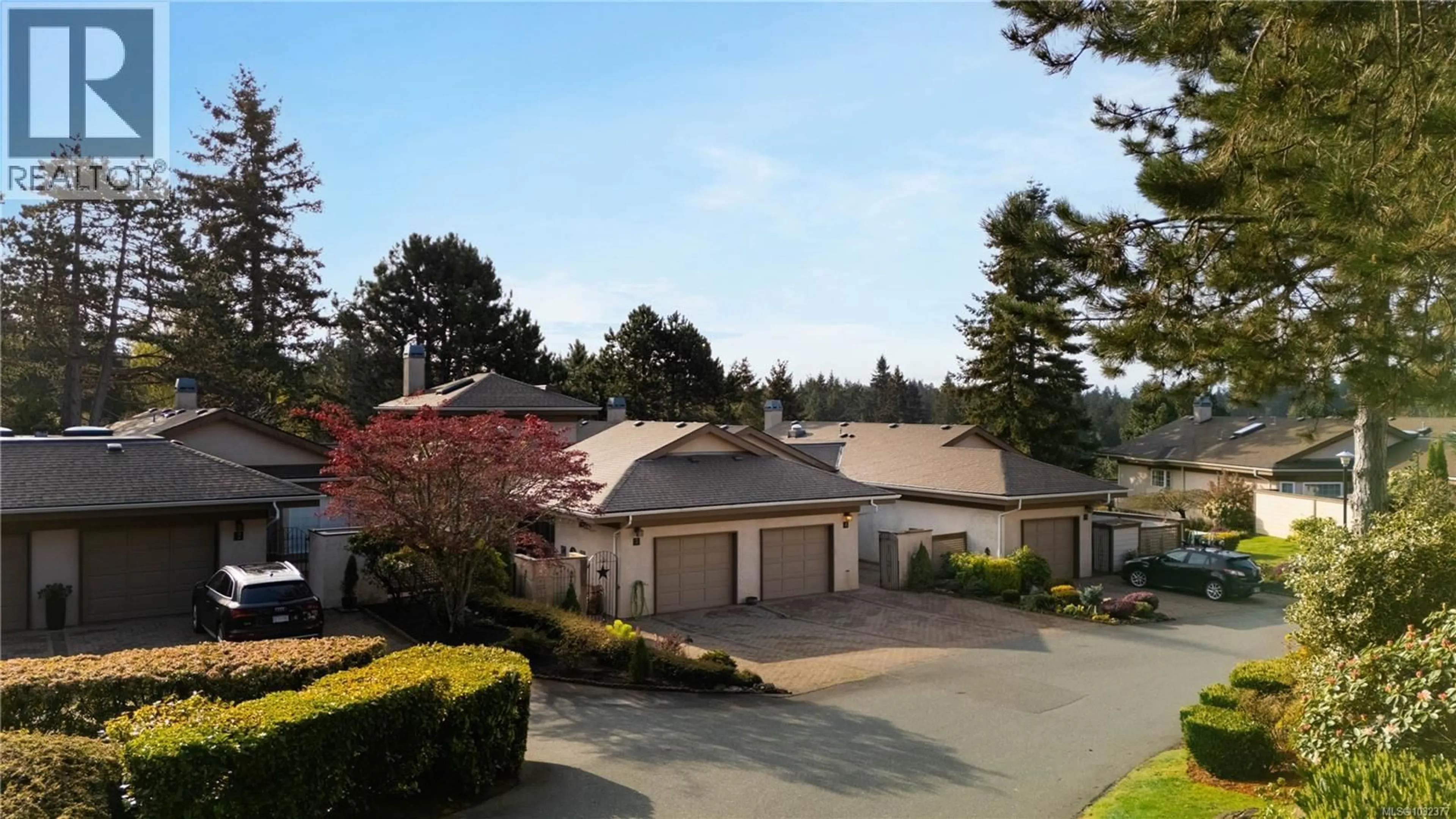 A pic from outside/outdoor area/front of a property/back of a property/a pic from drone, street for 4 - 901 KENTWOOD LANE, Saanich British Columbia V8Y2Y5