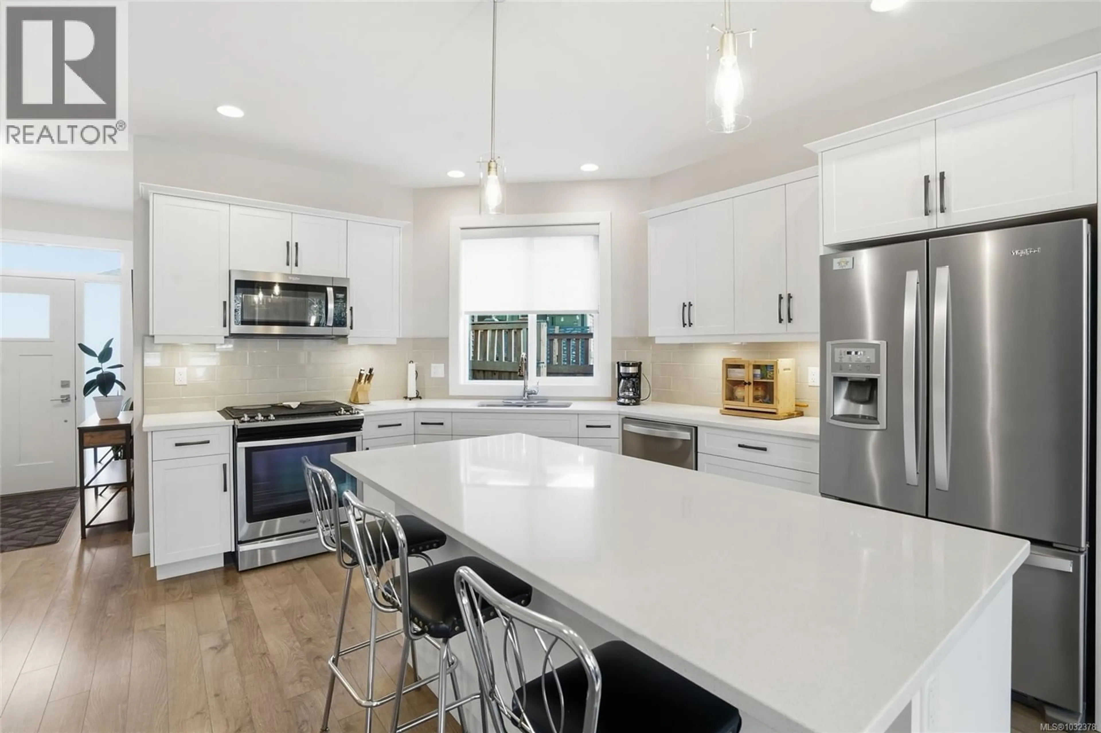 Open concept kitchen, ceramic/tile floor for 751 JAMES PLACE, Ladysmith British Columbia V9G1W2