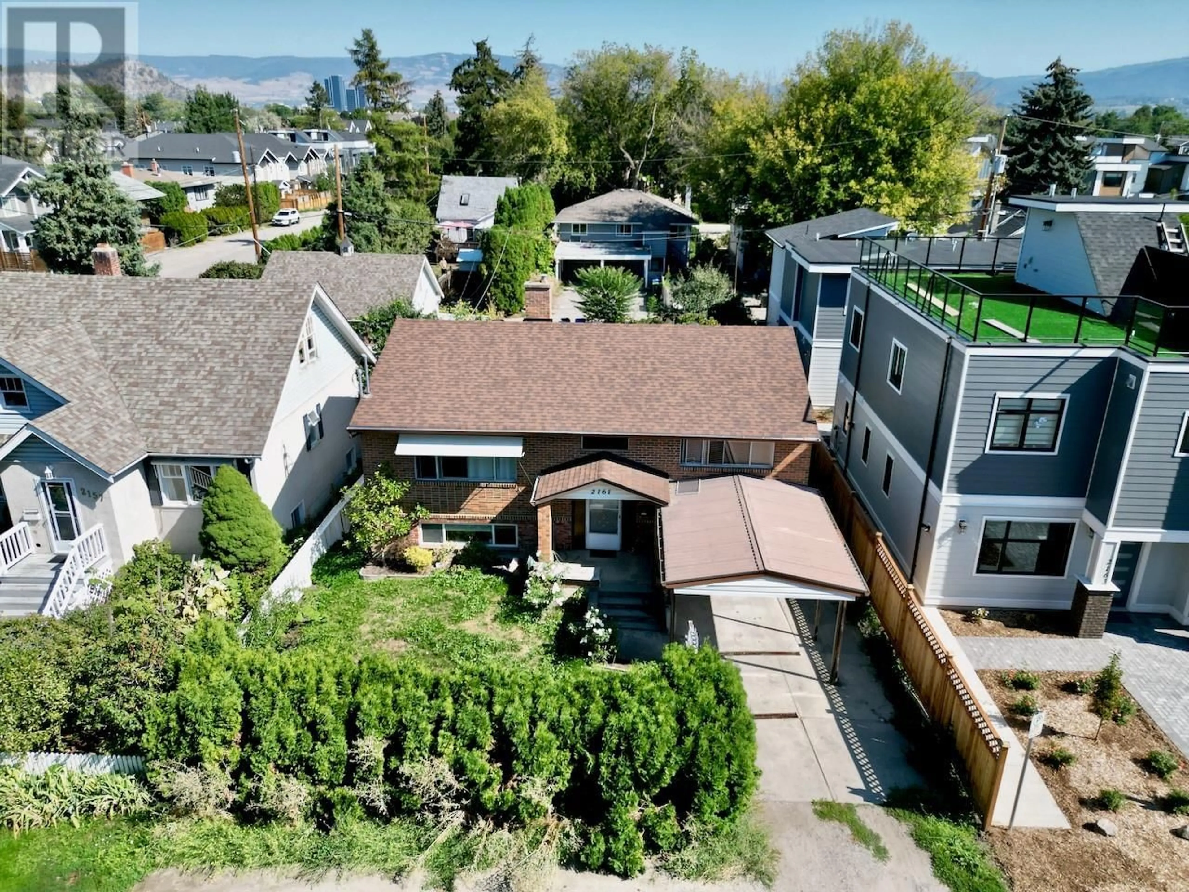 Frontside or backside of a home, the street view for 2161 Woodlawn Street, Kelowna British Columbia V1Y2T1