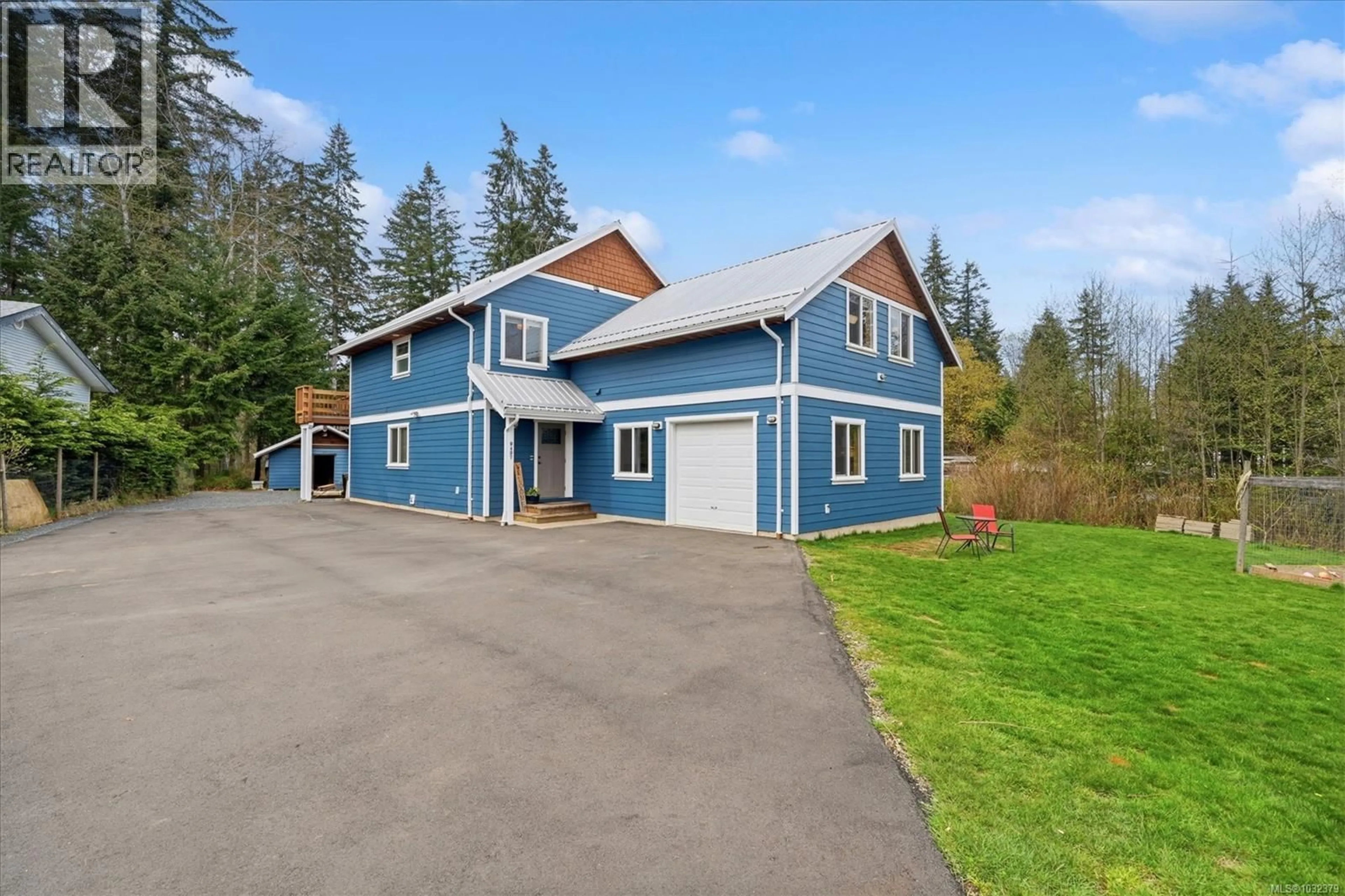 A pic from outside/outdoor area/front of a property/back of a property/a pic from drone, unknown for 9497 MARTIN PARK DRIVE, Black Creek British Columbia V9J1C3