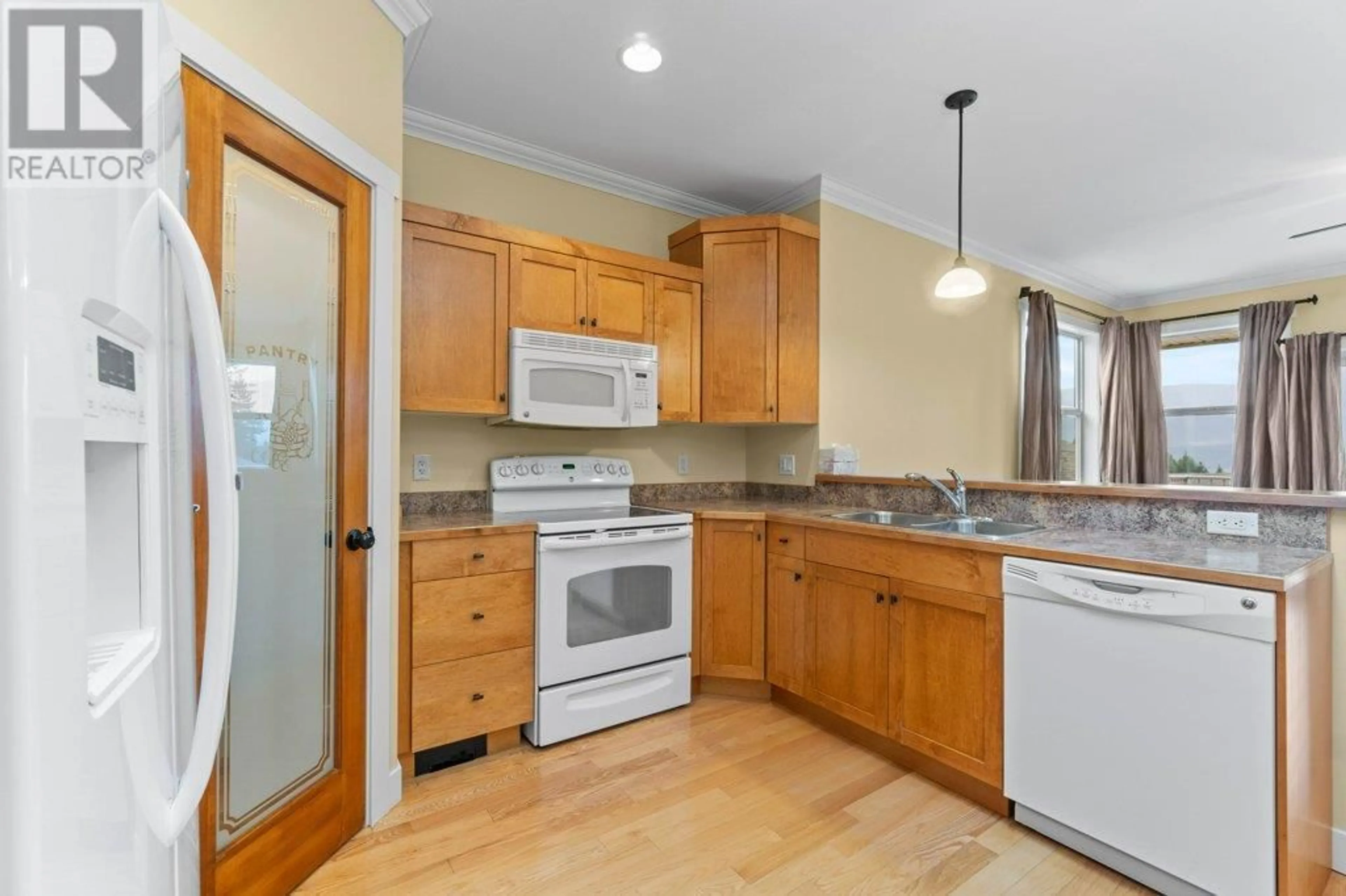 Standard kitchen, unknown for 2751 15 Avenue NE Unit# 13, Salmon Arm British Columbia V1E4M9