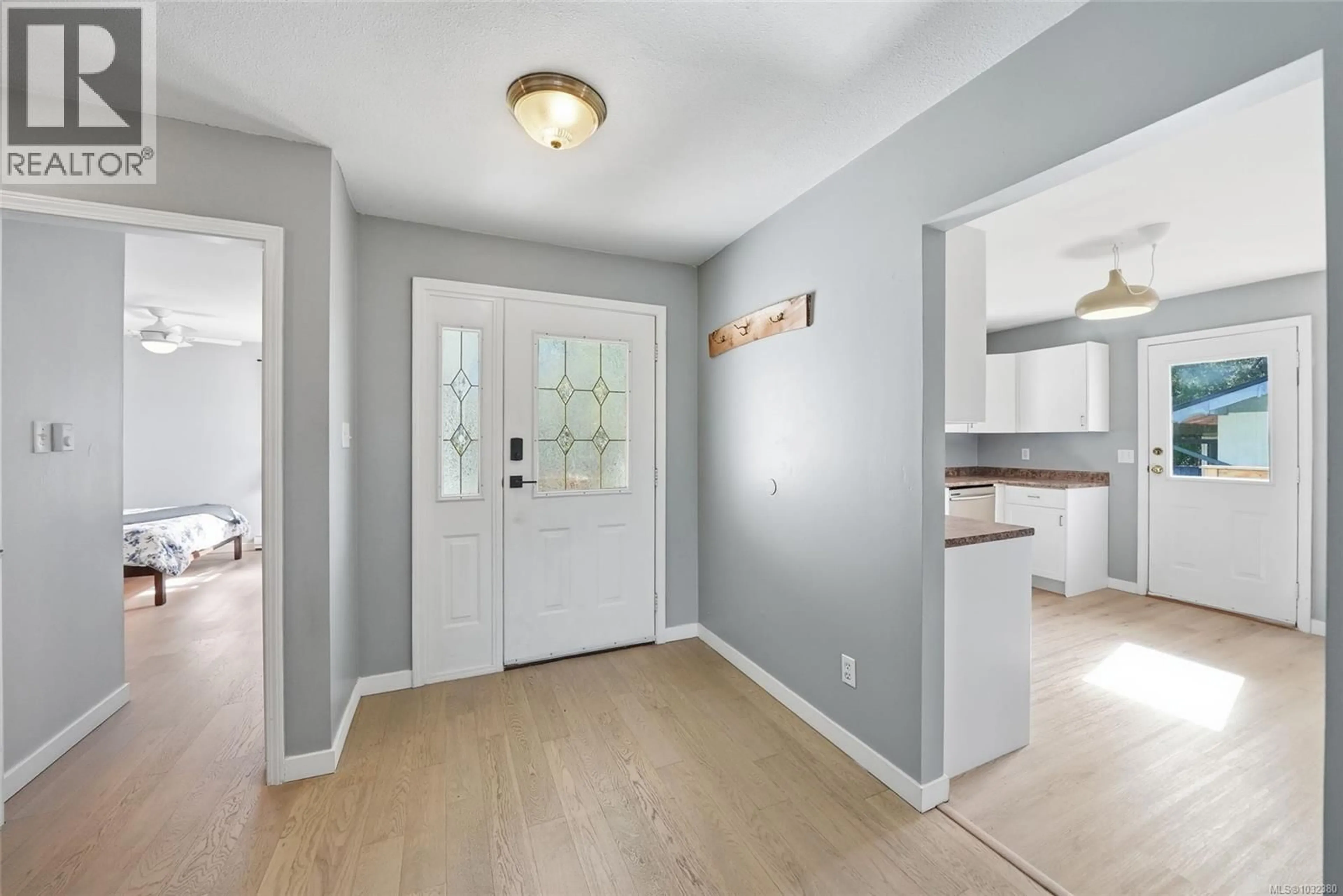 Indoor entryway for 1559 THE BELL, Nanoose Bay British Columbia V9P9B6