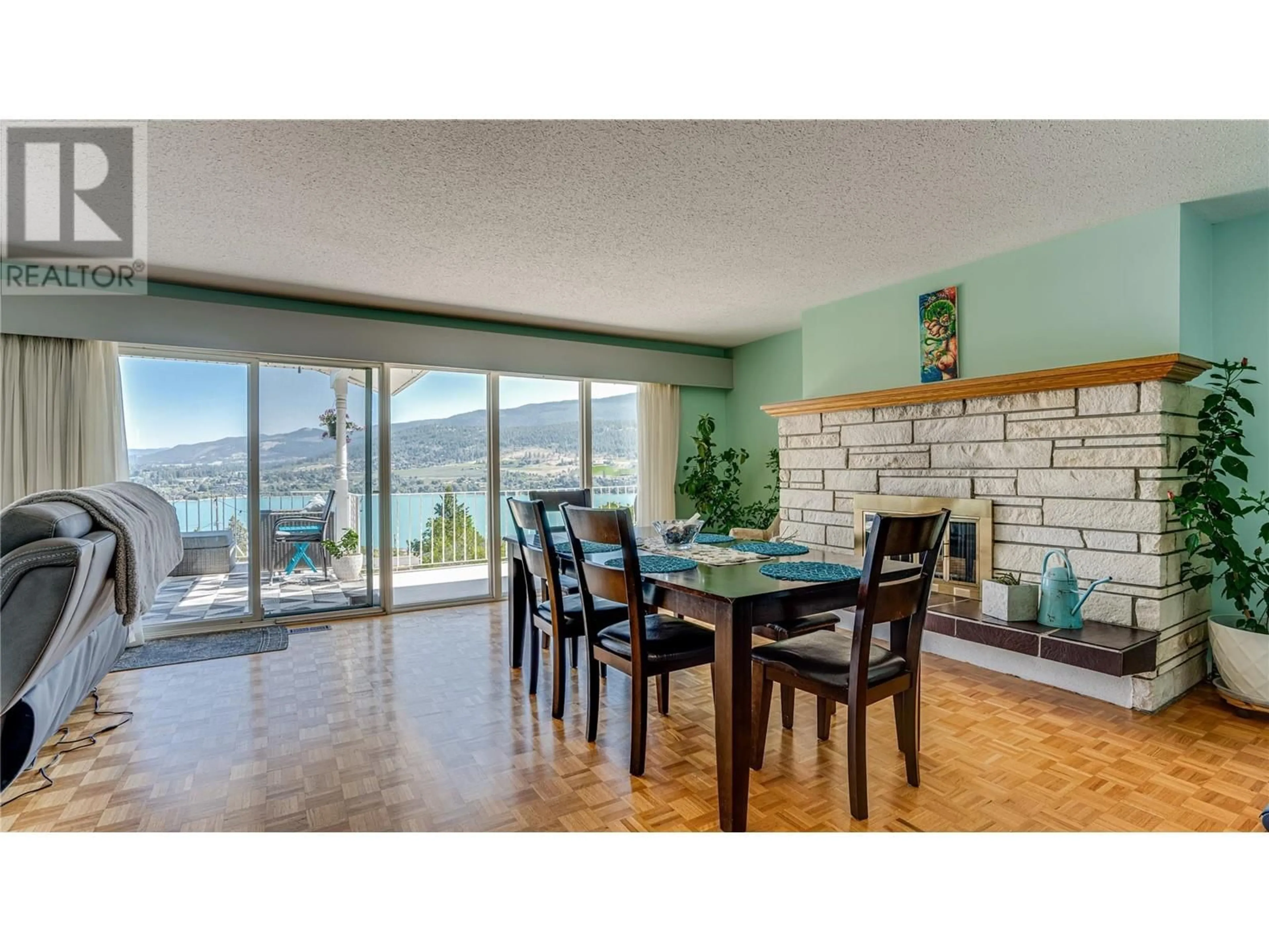 Dining room, wood floors for 8209 Lakeview Drive, Coldstream British Columbia V1B1W5