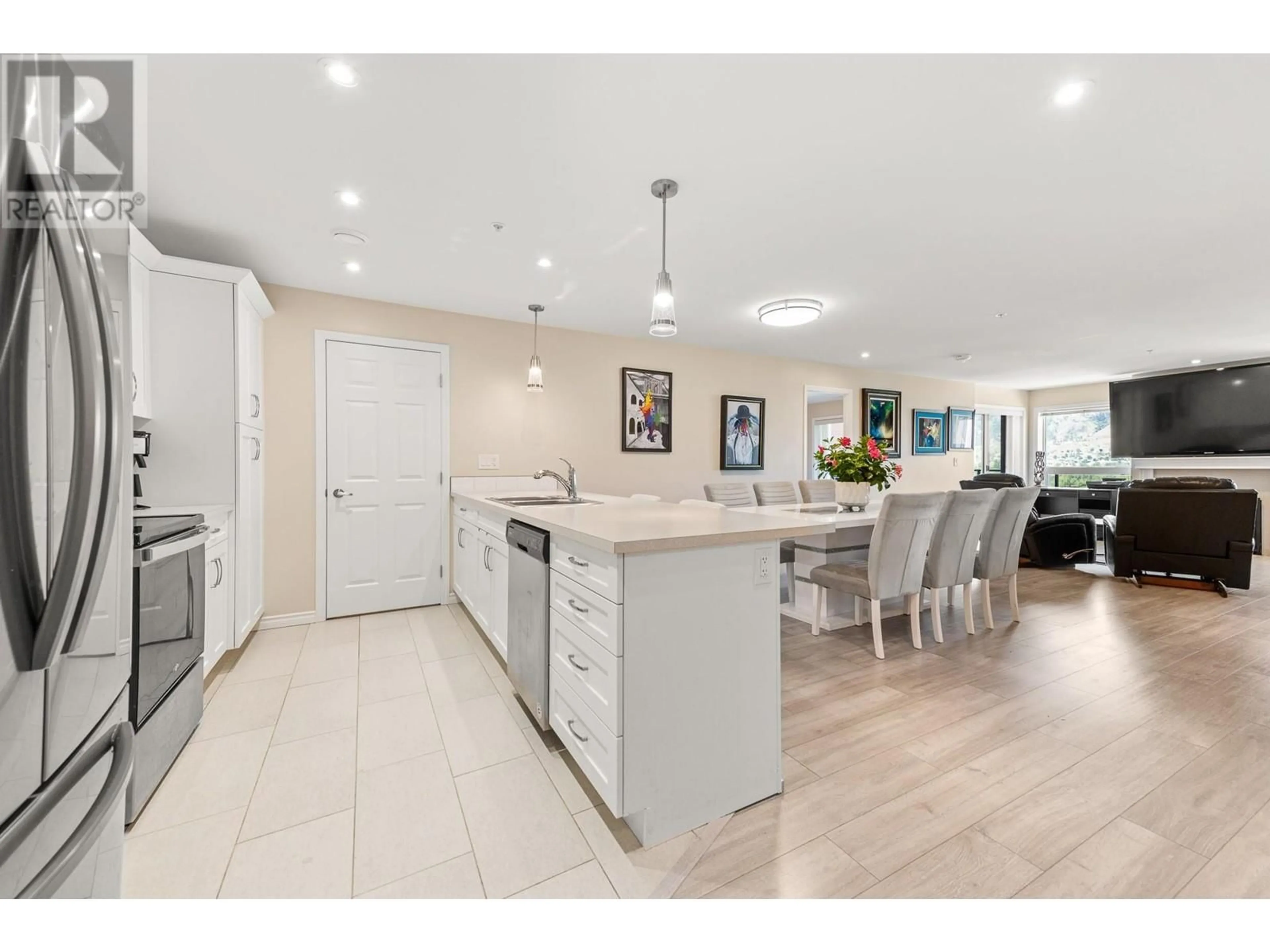 Open concept kitchen for 3346 SKAHA LAKE Road Unit# 904, Penticton British Columbia V2A0H6