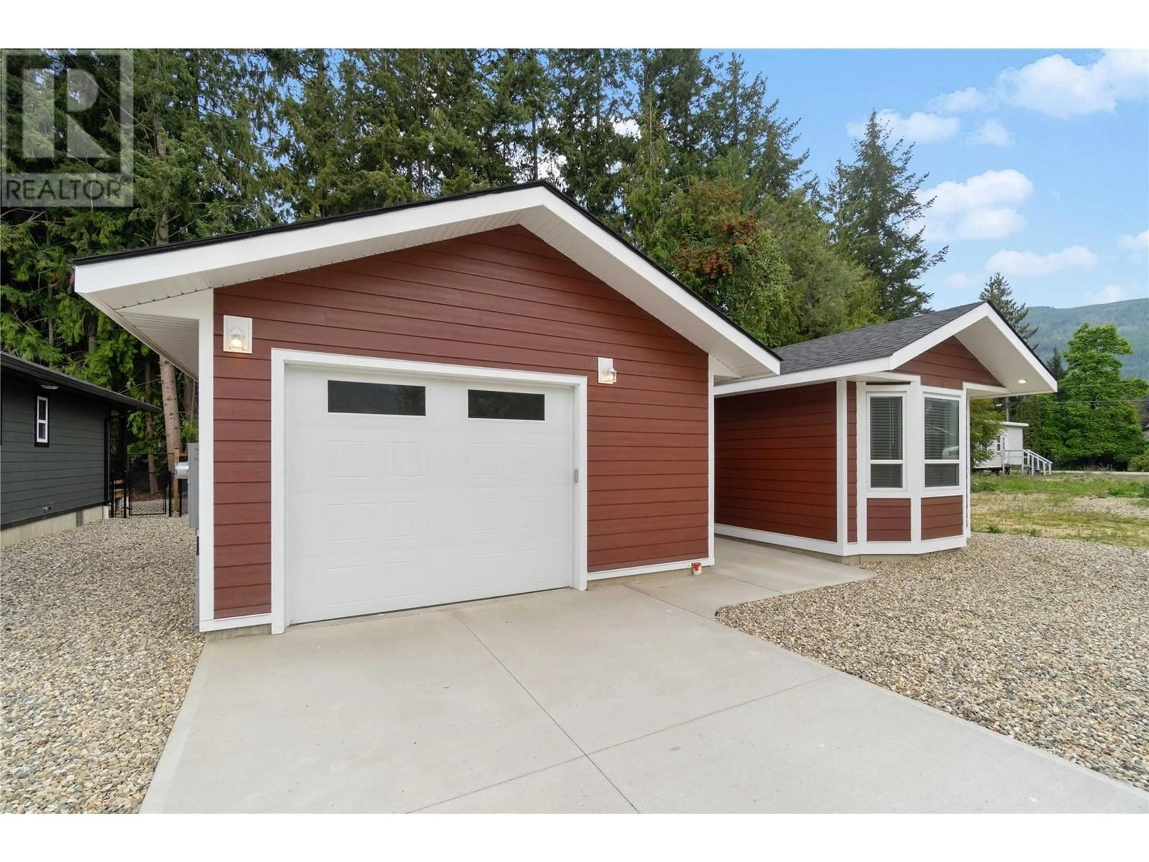 Home with vinyl exterior material for 1134 Hawthorn Row Lot# #24, Sicamous British Columbia V0E2V0