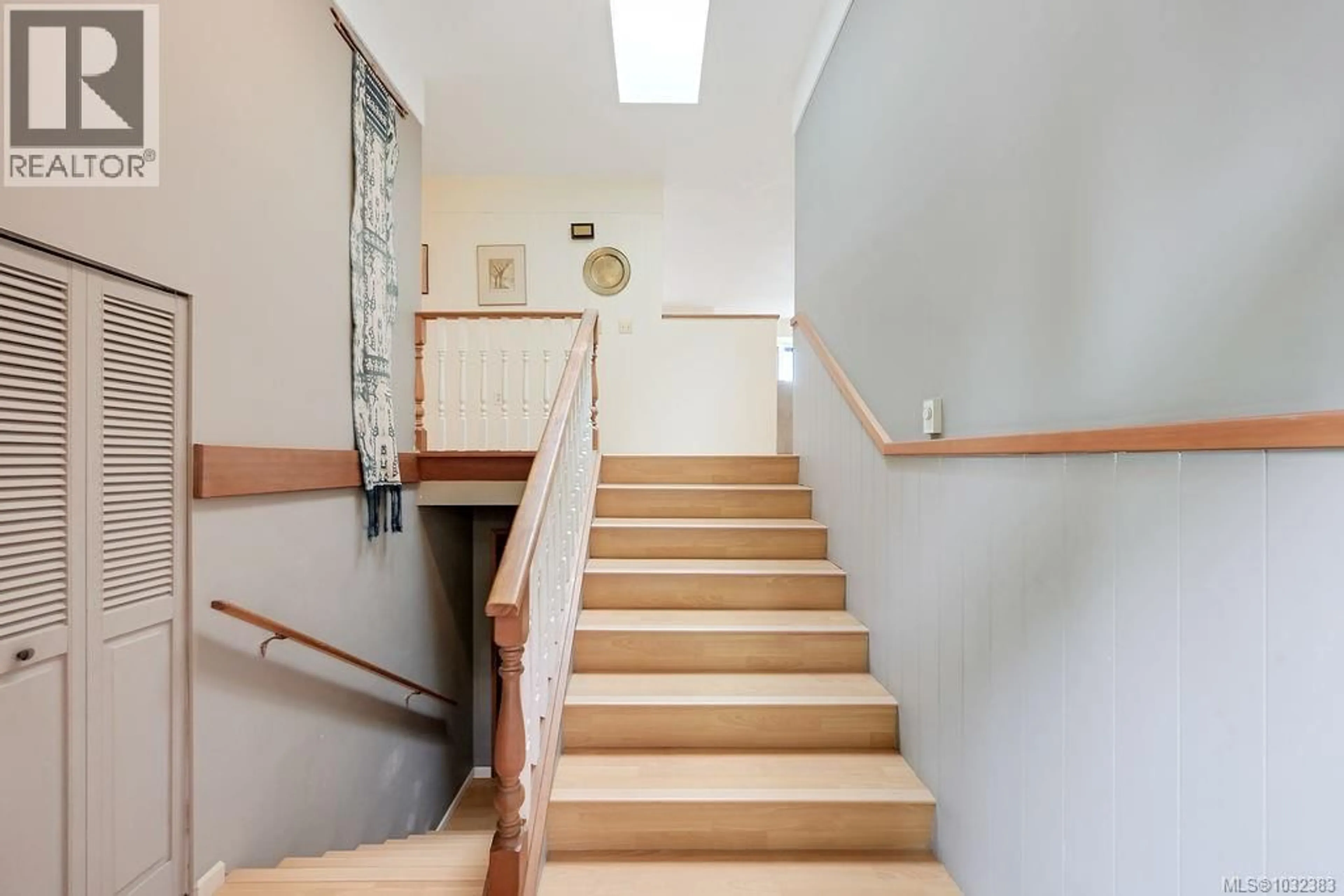 Stairs for 9236 PINETREE ROAD, North Saanich British Columbia V8L3W2