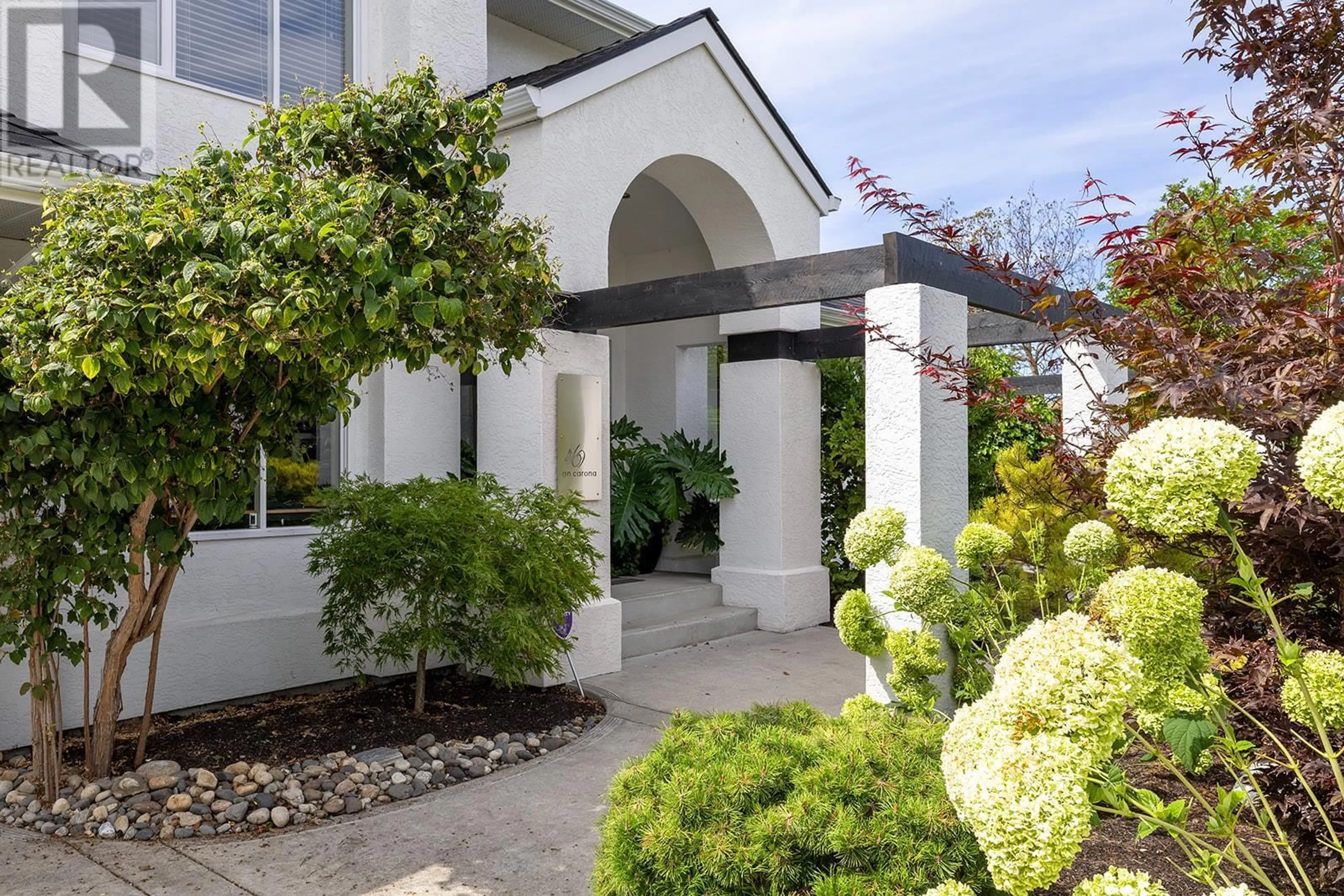 Indoor foyer, ceramic floors for 469 Carona Crescent, Kelowna British Columbia V1W3C6