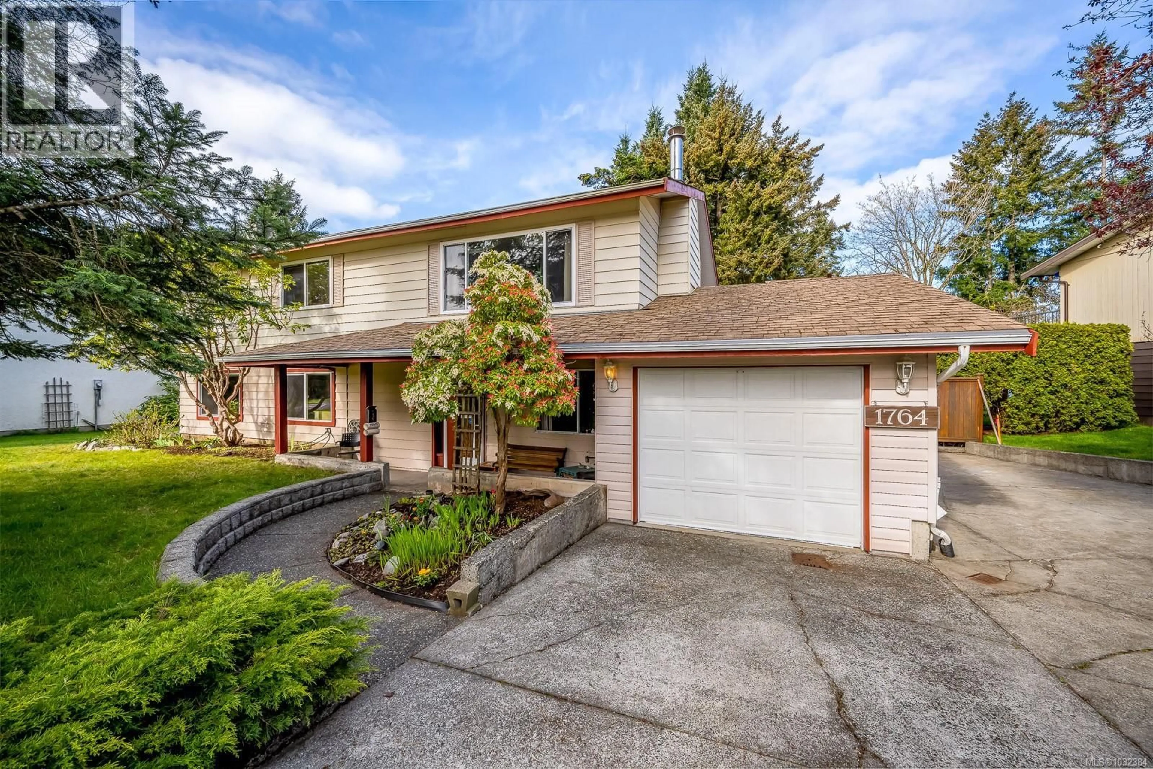 Home with vinyl exterior material, street for 1764 MCLAUCHLIN DRIVE, Courtenay British Columbia V9N5S3