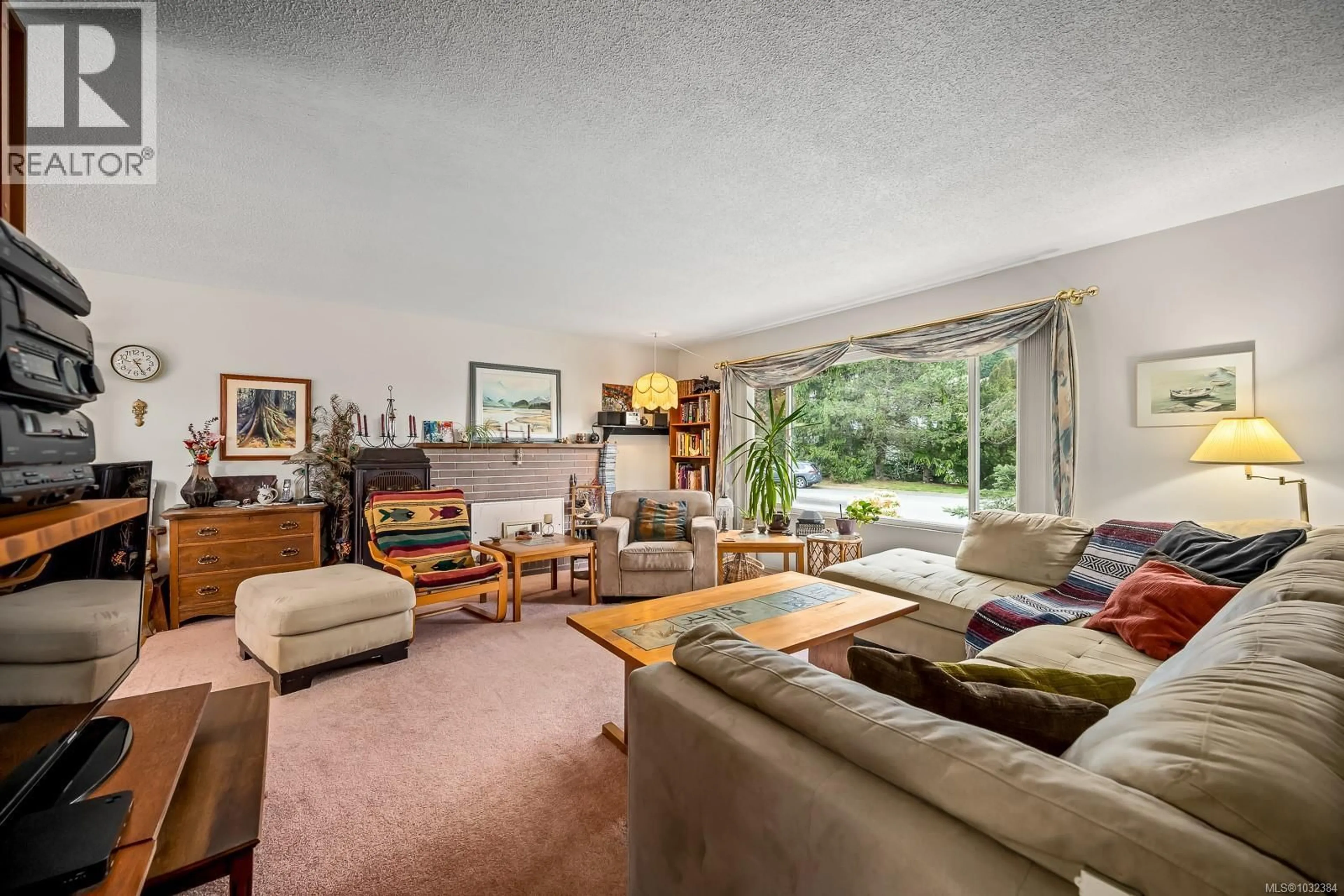 Living room with furniture, unknown for 1764 MCLAUCHLIN DRIVE, Courtenay British Columbia V9N5S3