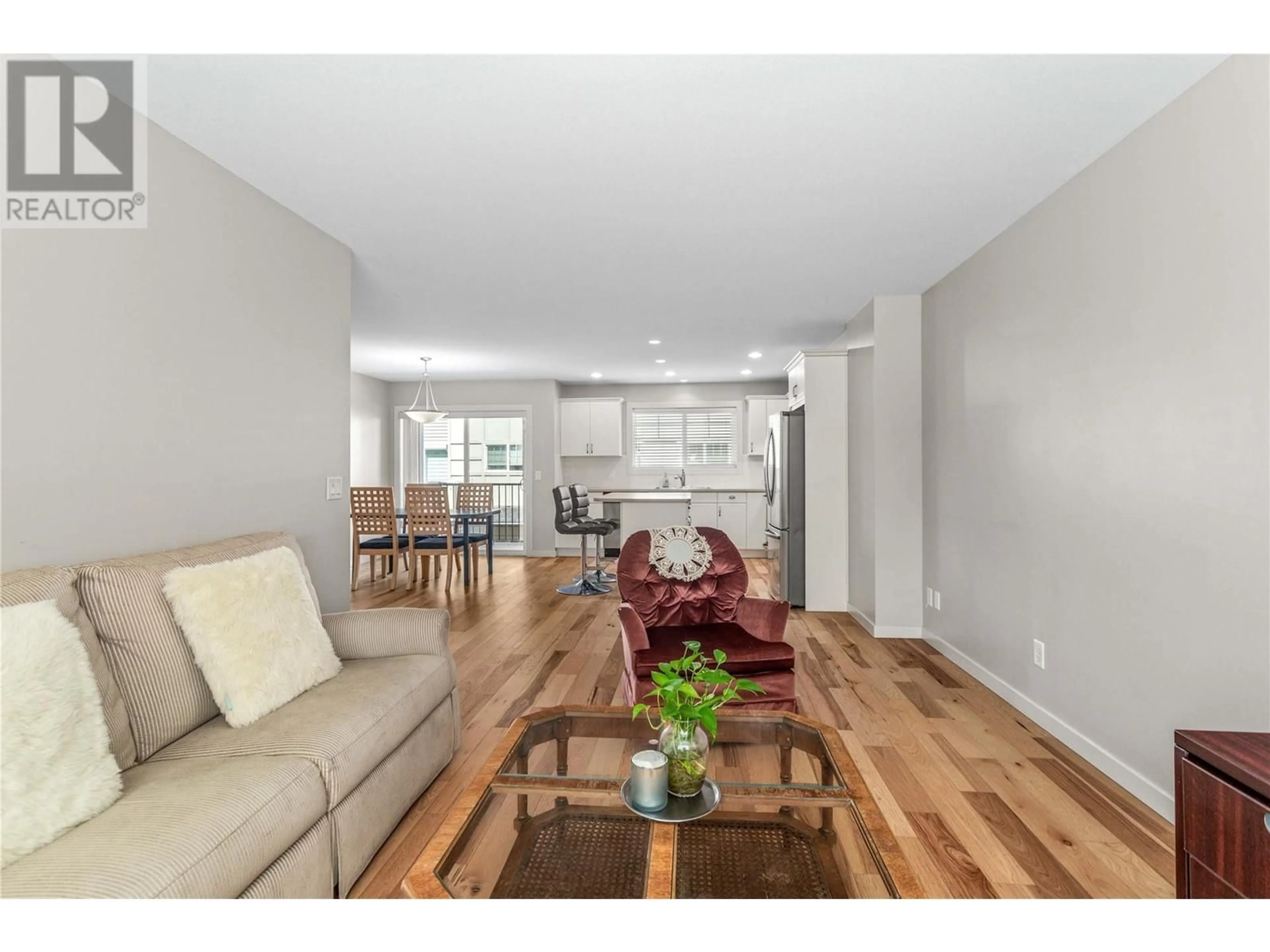 Living room, wood floors for 120 Hartman Road Unit# 110, Kelowna British Columbia V1X8E6