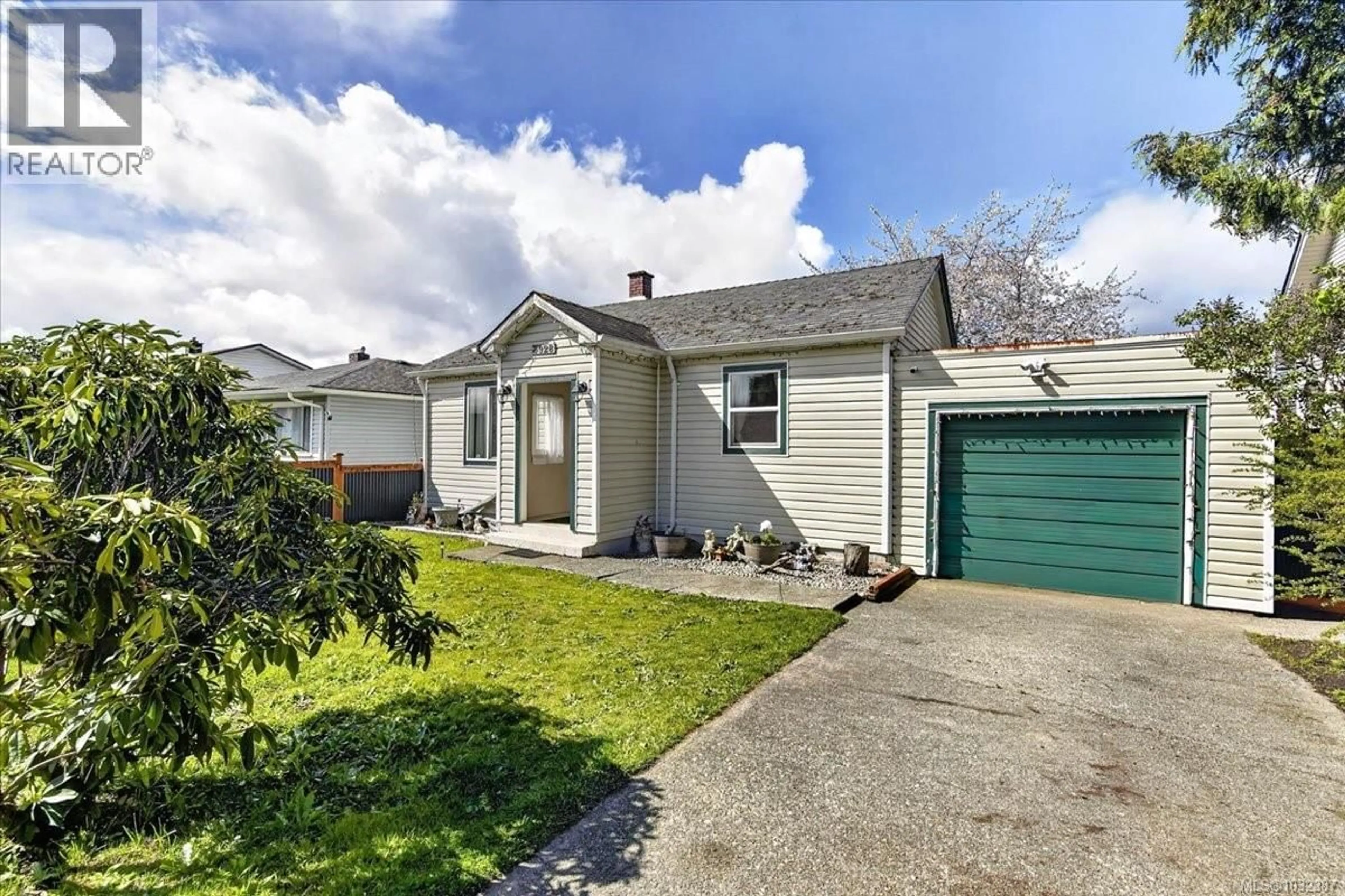 A pic from outside/outdoor area/front of a property/back of a property/a pic from drone, street for 3928 8TH AVENUE, Port Alberni British Columbia V9Y4S2