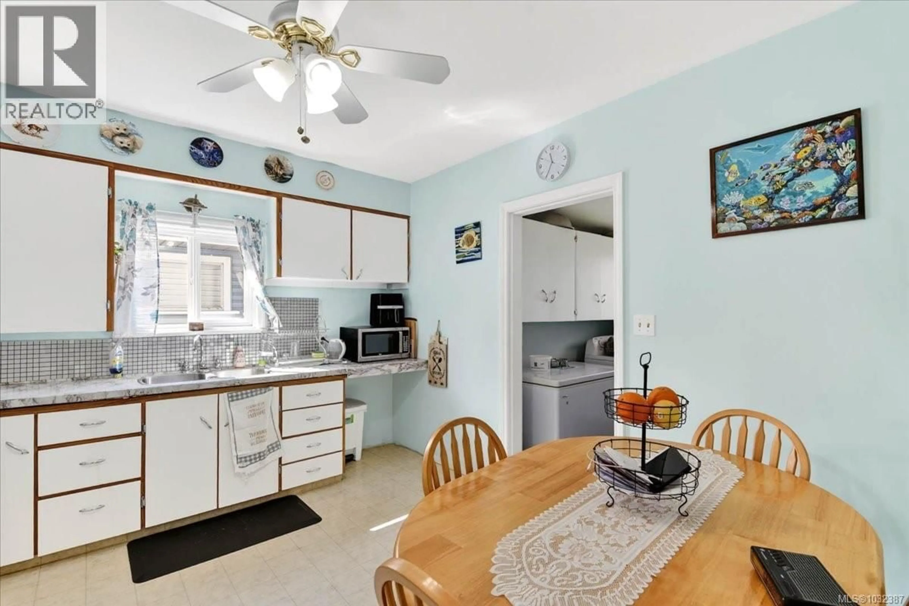 Standard kitchen, ceramic/tile floor for 3928 8TH AVENUE, Port Alberni British Columbia V9Y4S2