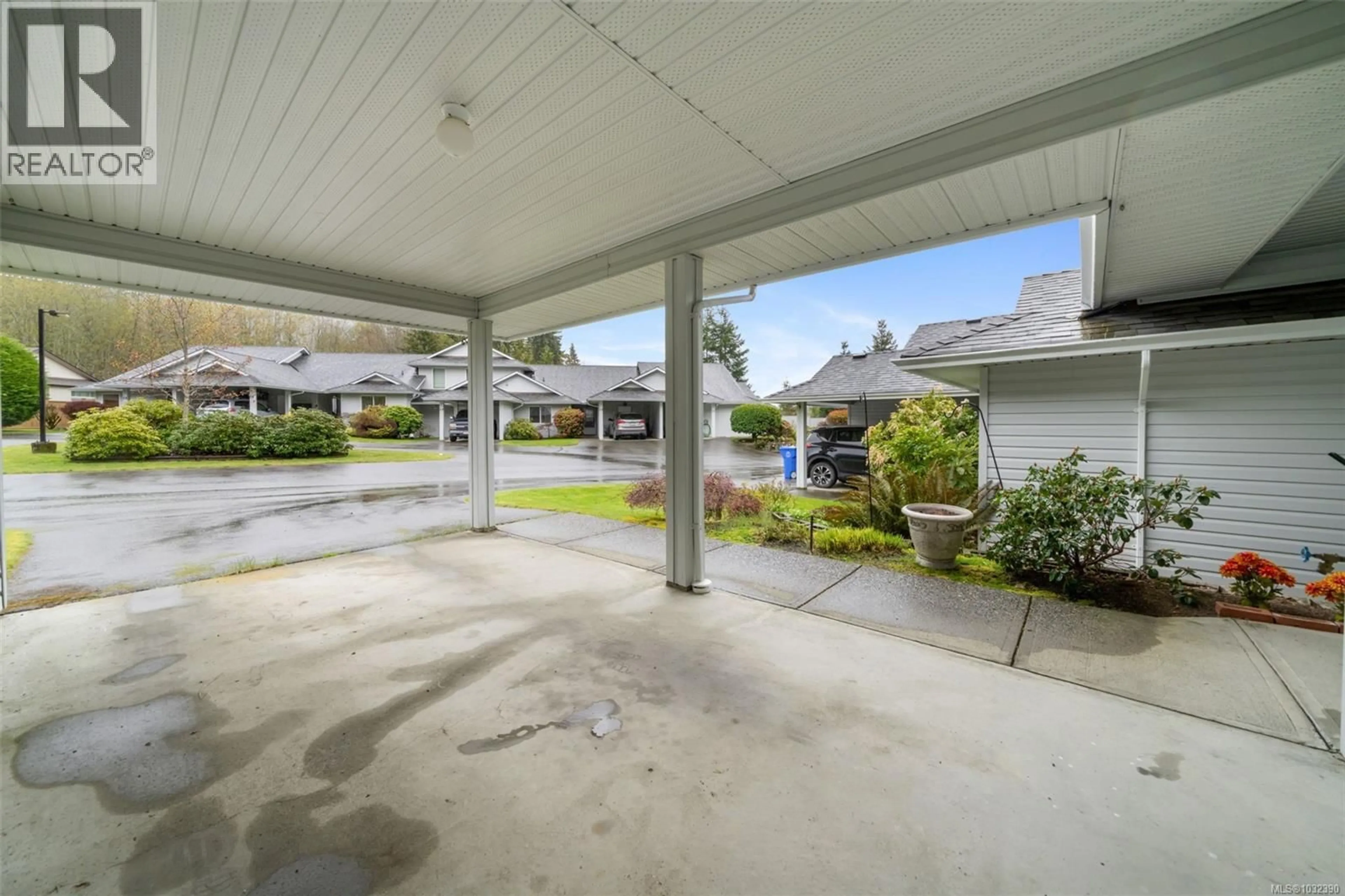 Patio, street for 8 - 300 GROSSKLEG WAY, Lake Cowichan British Columbia V0R2G0