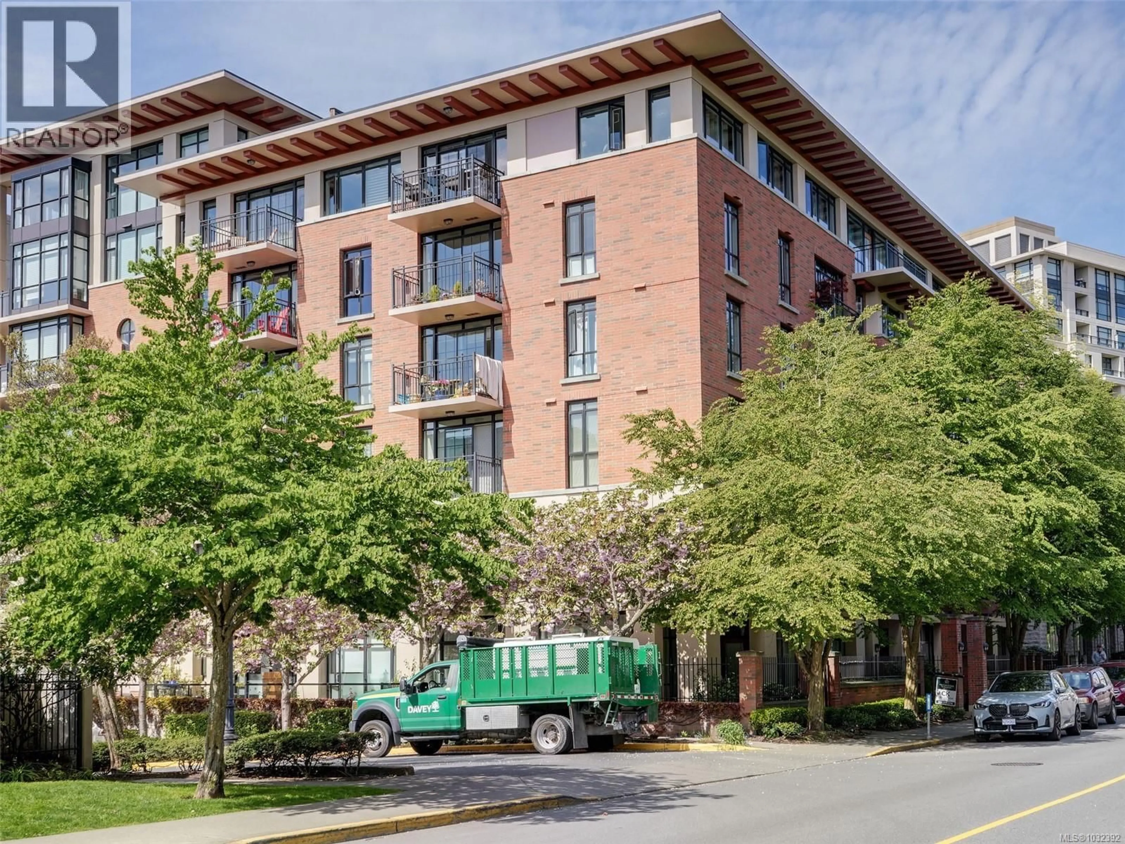 Unknown for 205 - 827 FAIRFIELD ROAD, Victoria British Columbia V8V5B2