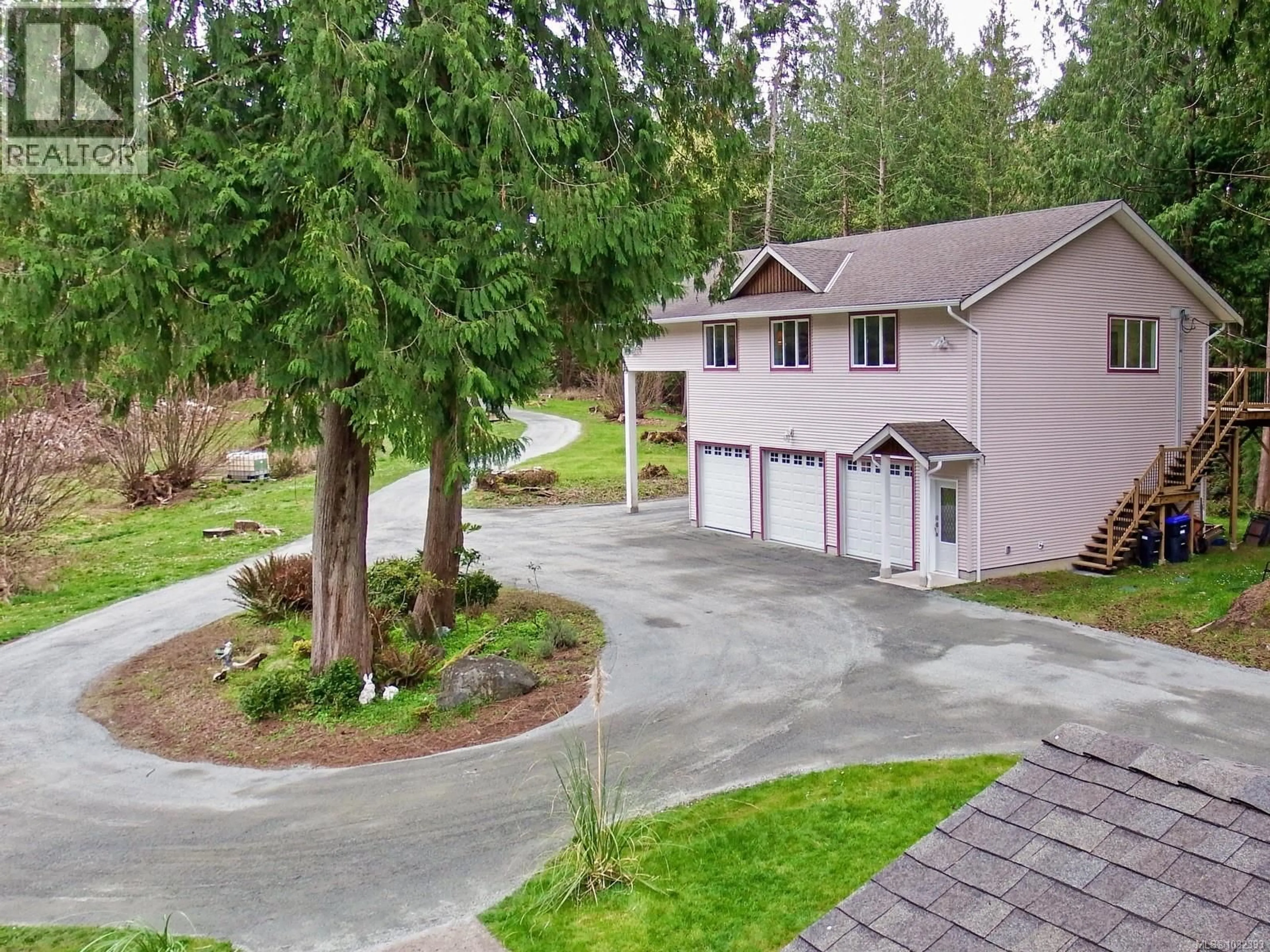 A pic from outside/outdoor area/front of a property/back of a property/a pic from drone, street for 1520 LAZO LANE, Nanaimo British Columbia V9X1M9