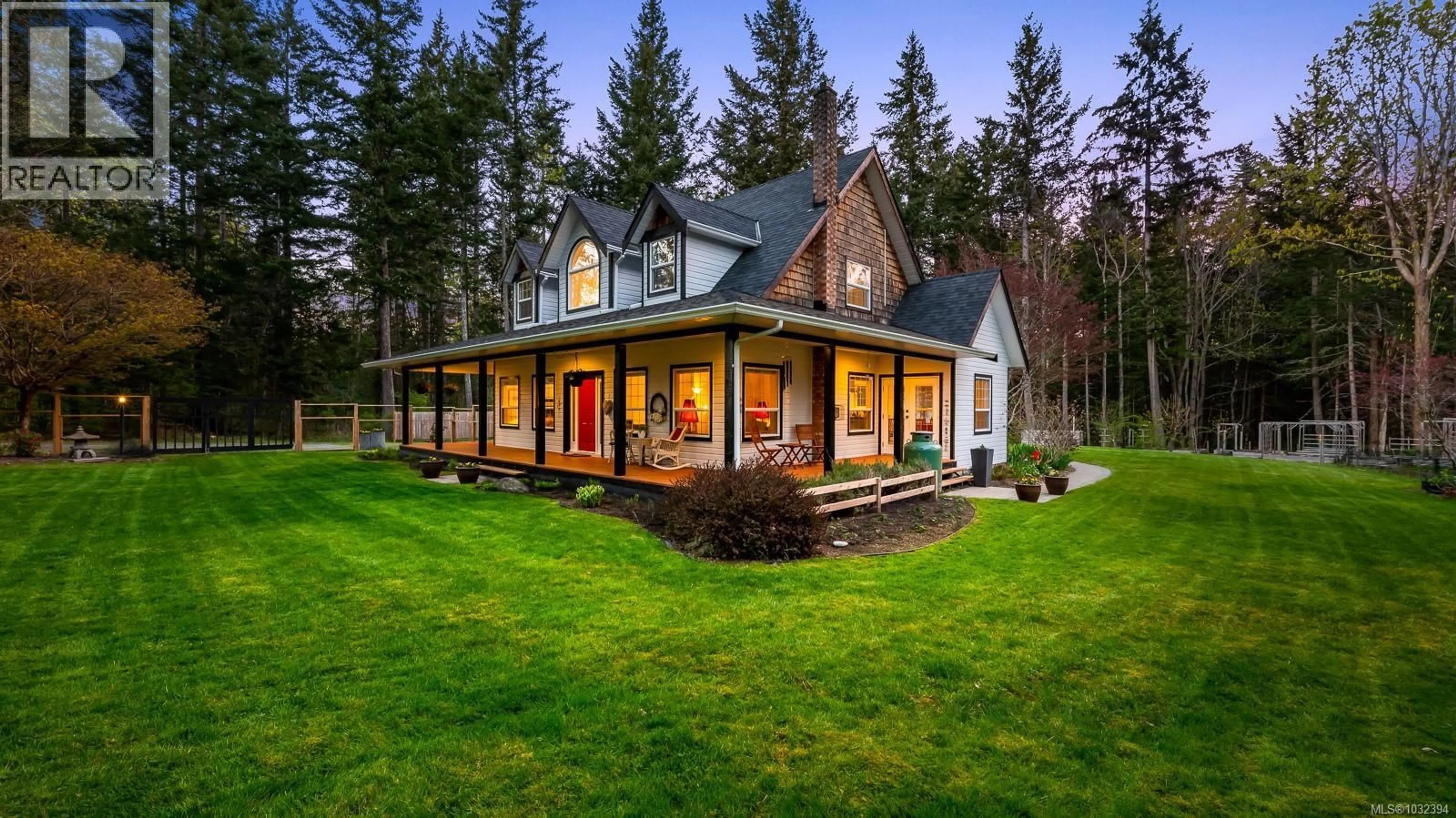 Home with vinyl exterior material, unknown for 2300 WAVELAND ROAD, Comox British Columbia V9J1X4