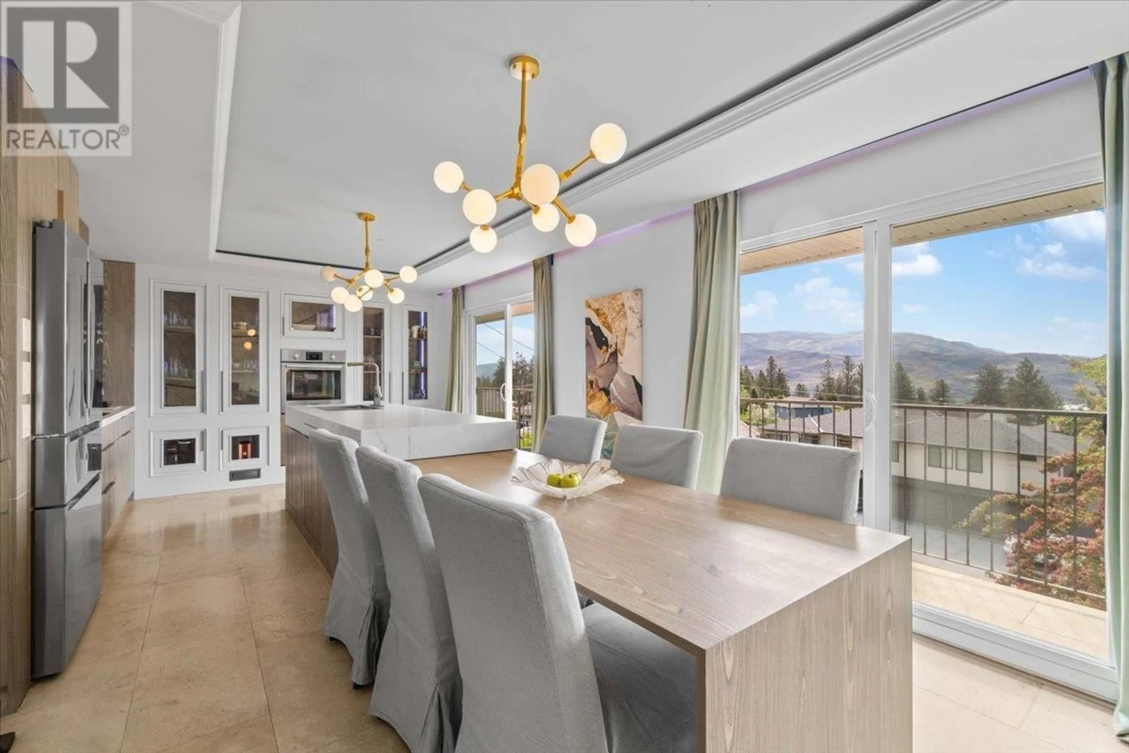 Dining room, wood floors, mountain for 5956 Victoria Street, Peachland British Columbia V0H1X4