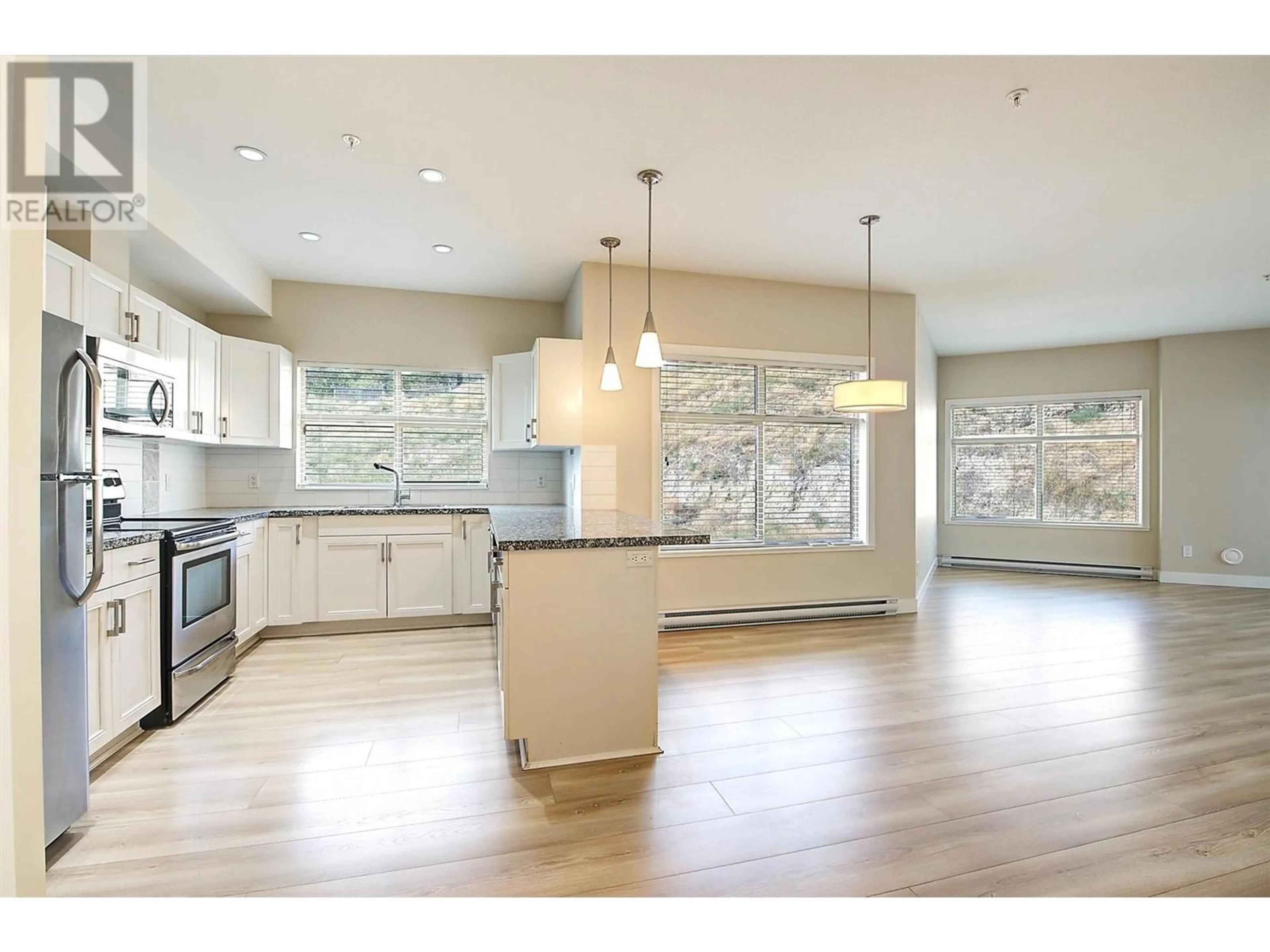 Open concept kitchen for 3229 Skyview Lane Unit# 409, West Kelowna British Columbia V4T3J4