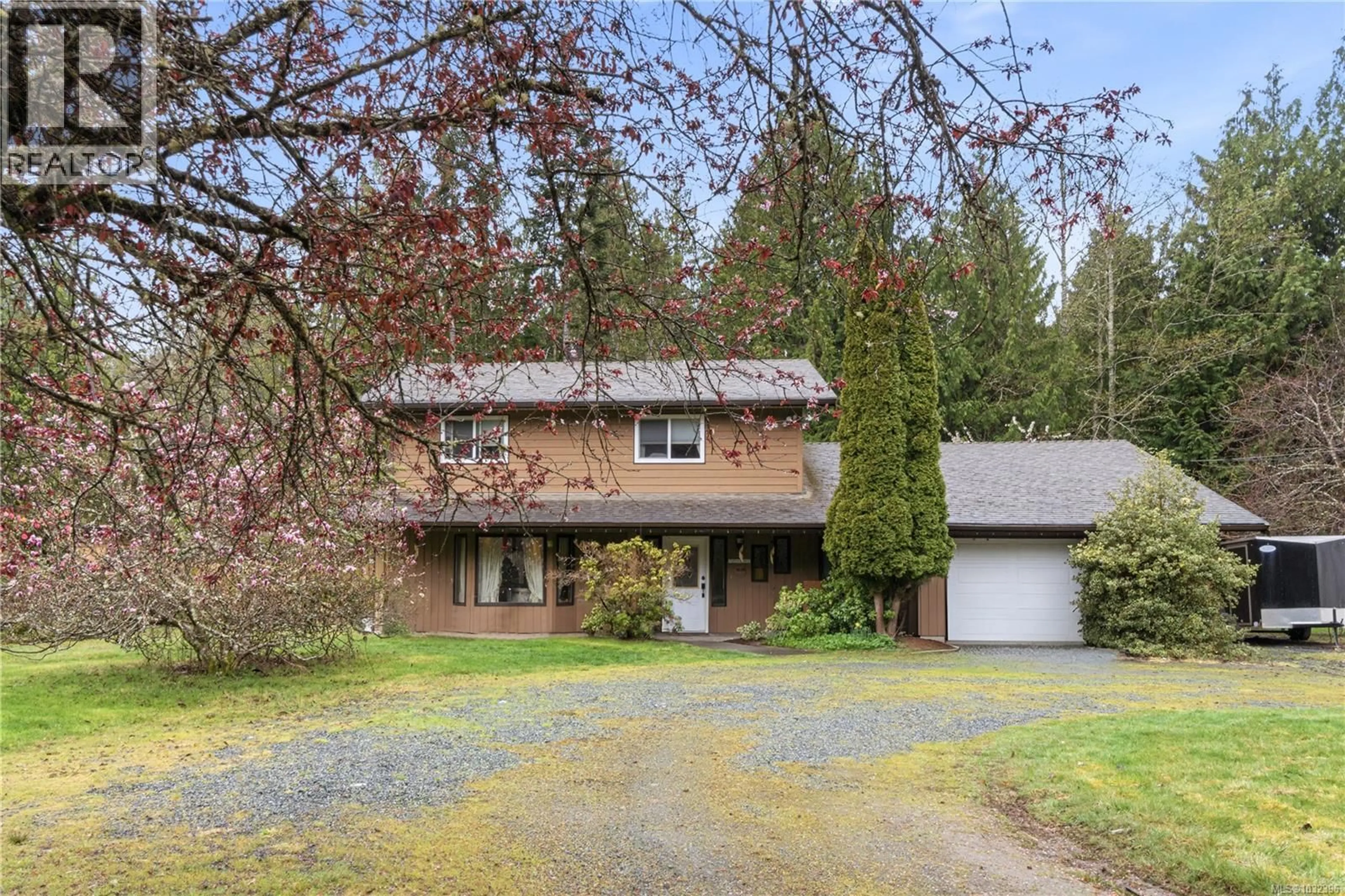 A pic from outside/outdoor area/front of a property/back of a property/a pic from drone, street for 4080 ISLAND HIGHWAY, Qualicum Beach British Columbia V9K2B1