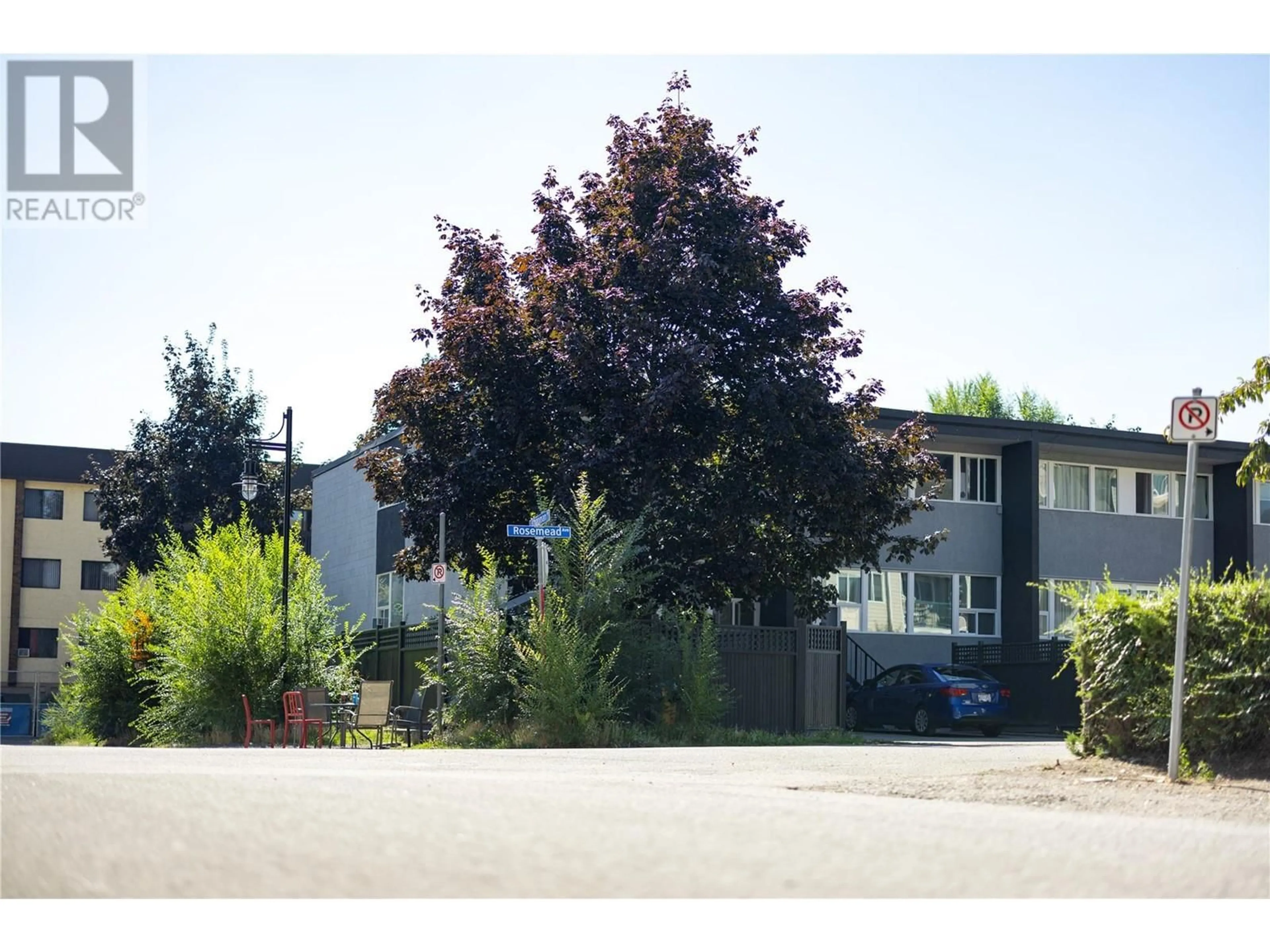 Frontside or backside of a home, the street view for 545 Rosemead Avenue Unit# 9, Kelowna British Columbia V1Y5Z9