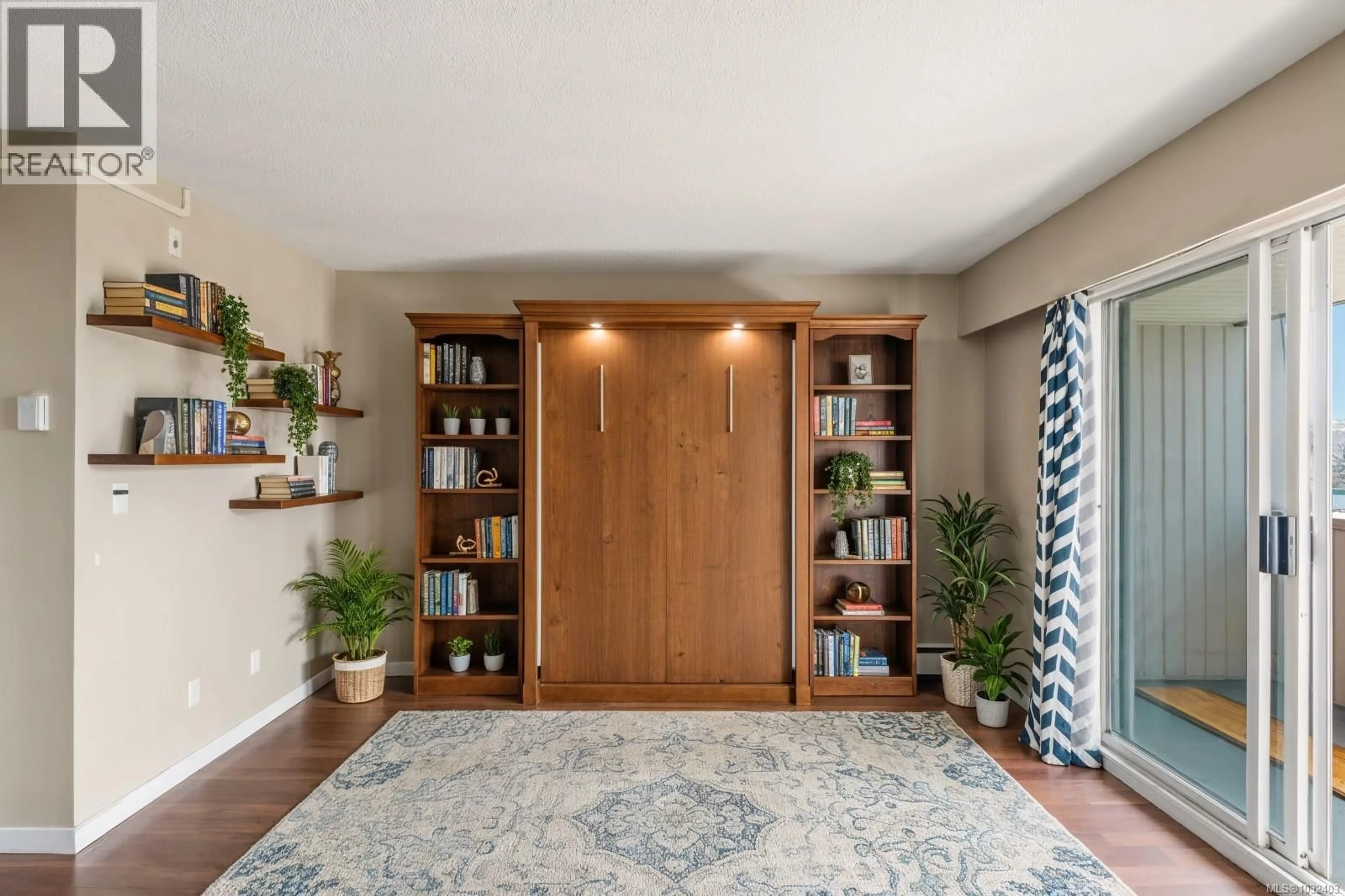 Indoor entryway for 211 - 377 DOGWOOD STREET, Campbell River British Columbia V9W2Y1