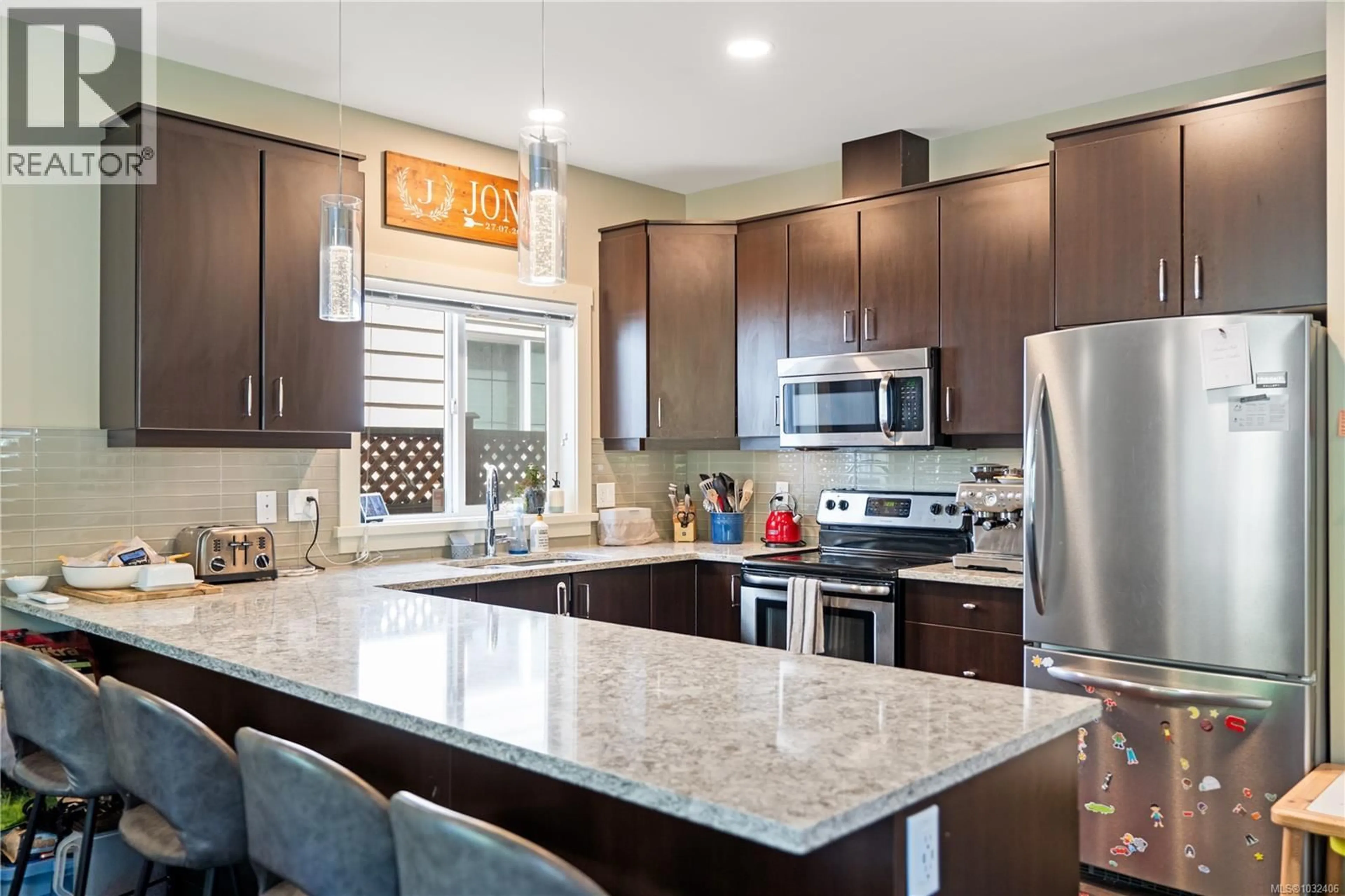 Open concept kitchen, ceramic/tile floor for 1020 BRAEBURN AVENUE, Langford British Columbia V9C0H8