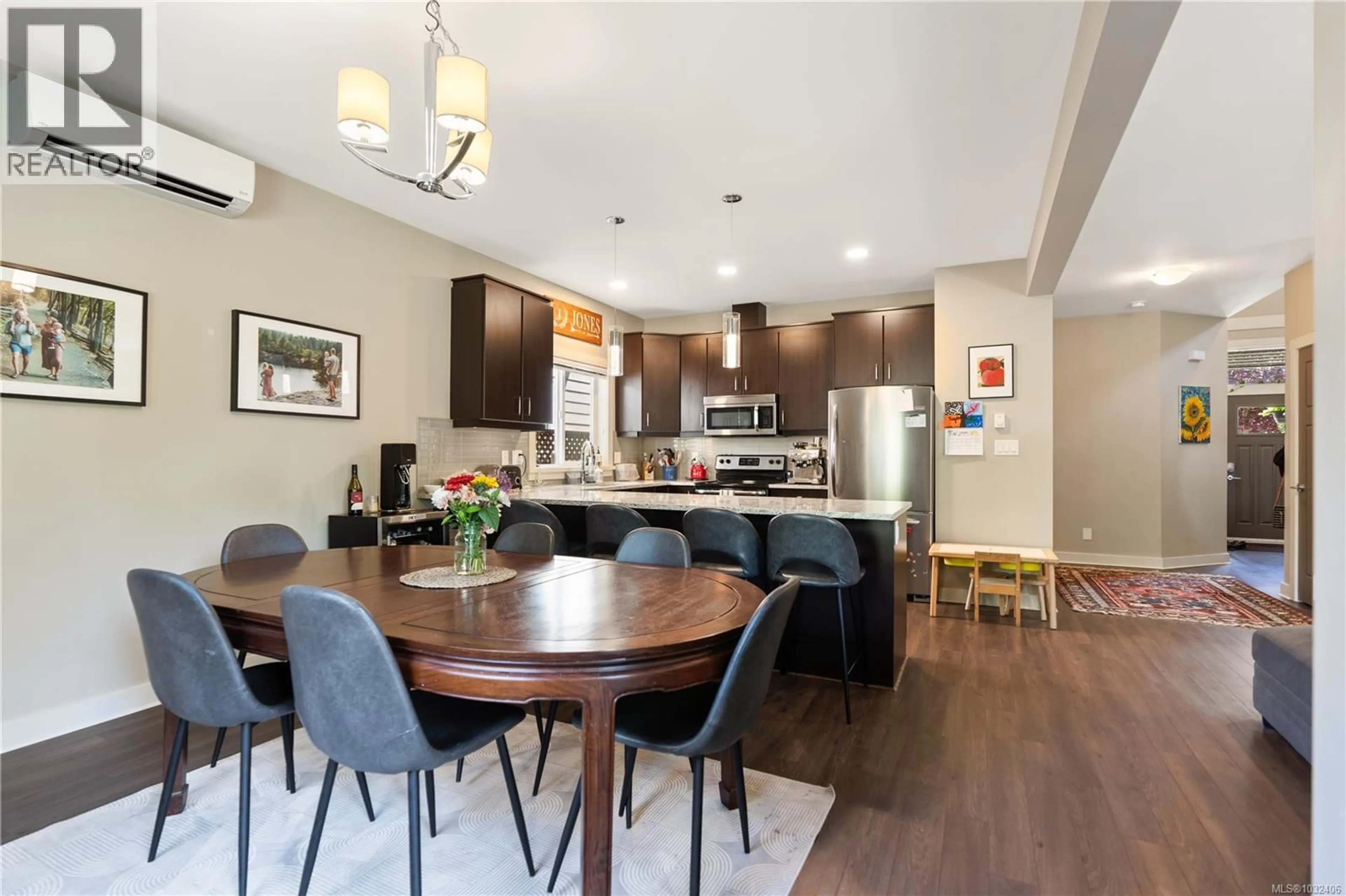 Open concept kitchen, wood/laminate floor for 1020 BRAEBURN AVENUE, Langford British Columbia V9C0H8