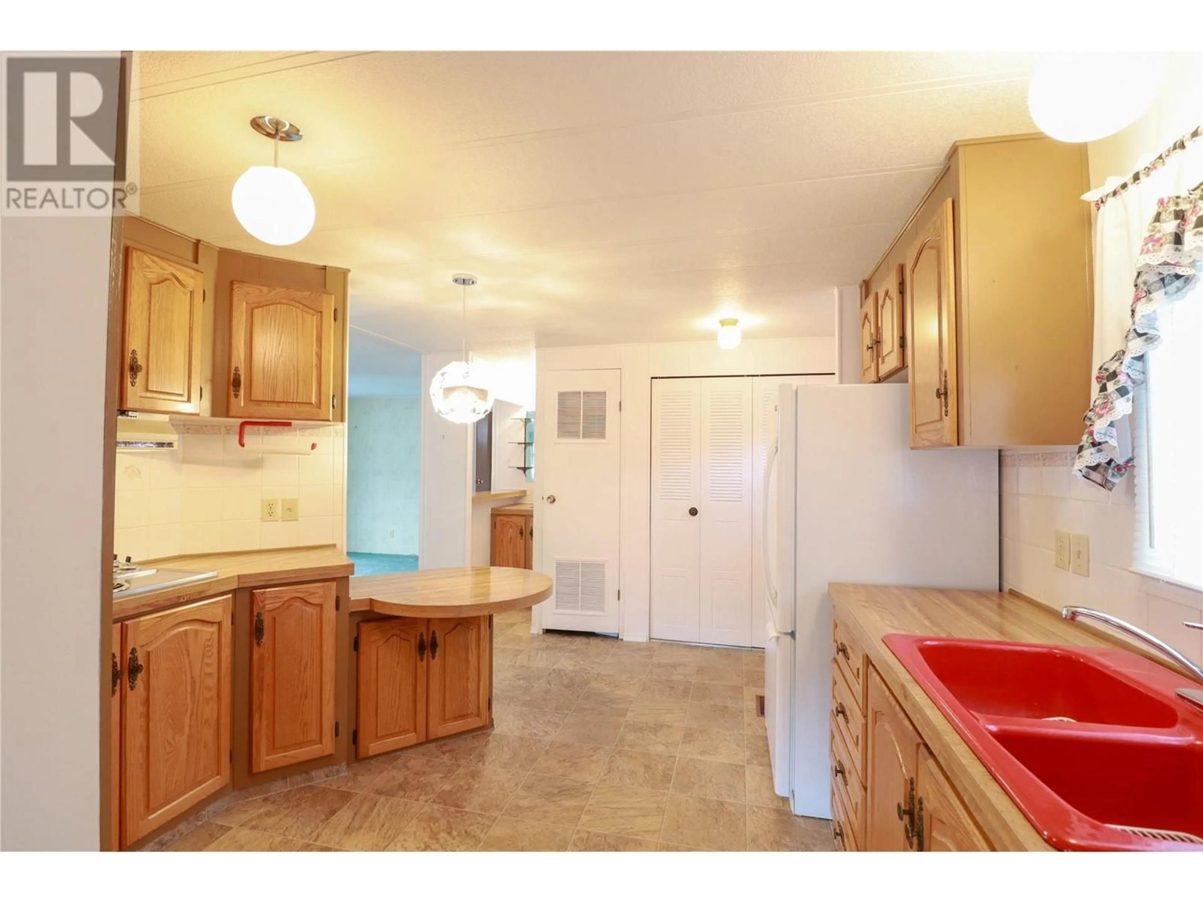 Standard kitchen, not visible floor, cottage for 999 Burnaby Avenue Unit# 11, Penticton British Columbia V2A1G7