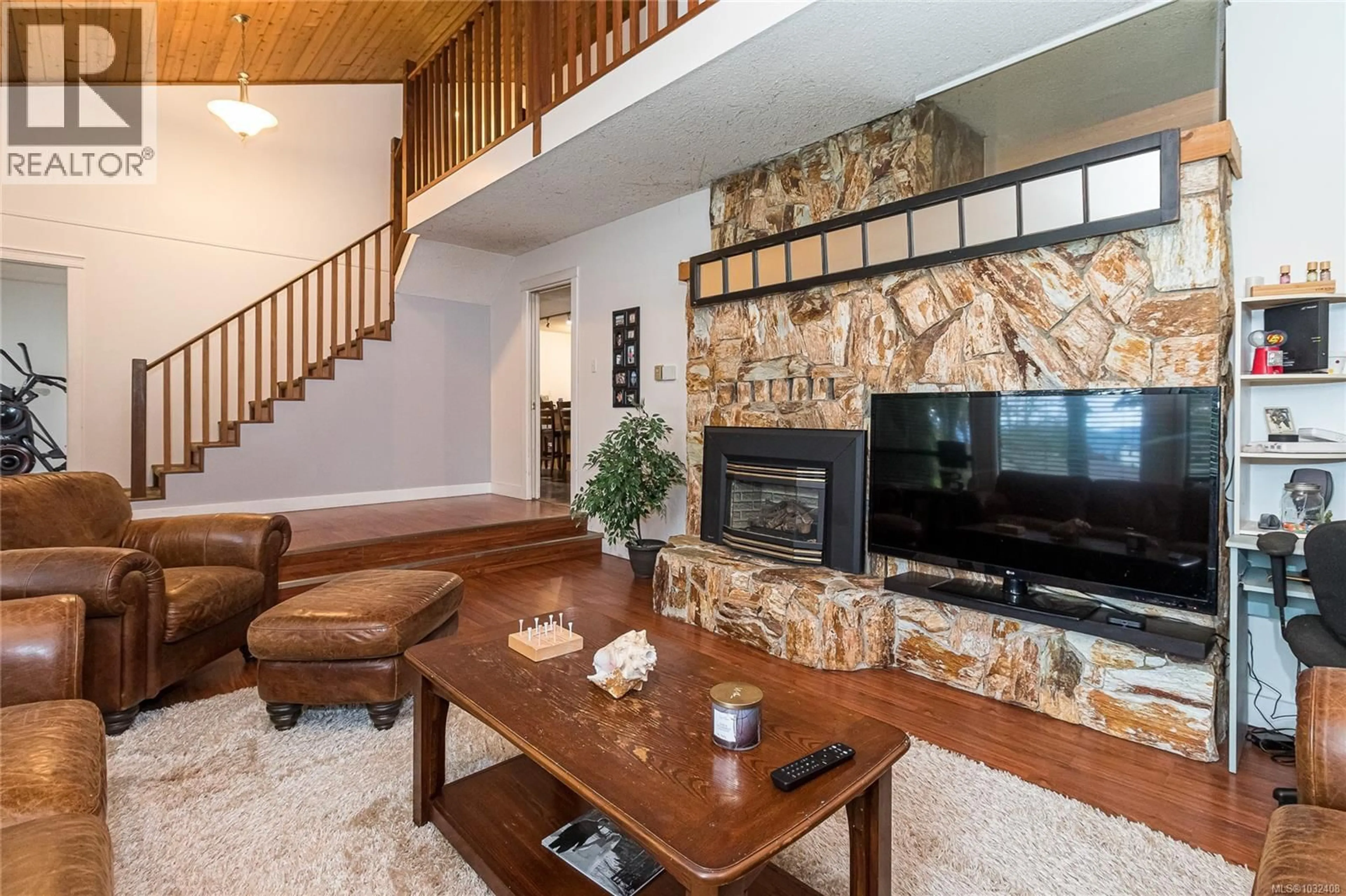 Living room with furniture, unknown for 1693 WILLOW GLEN PLACE, Cowichan Bay British Columbia V0R1N1