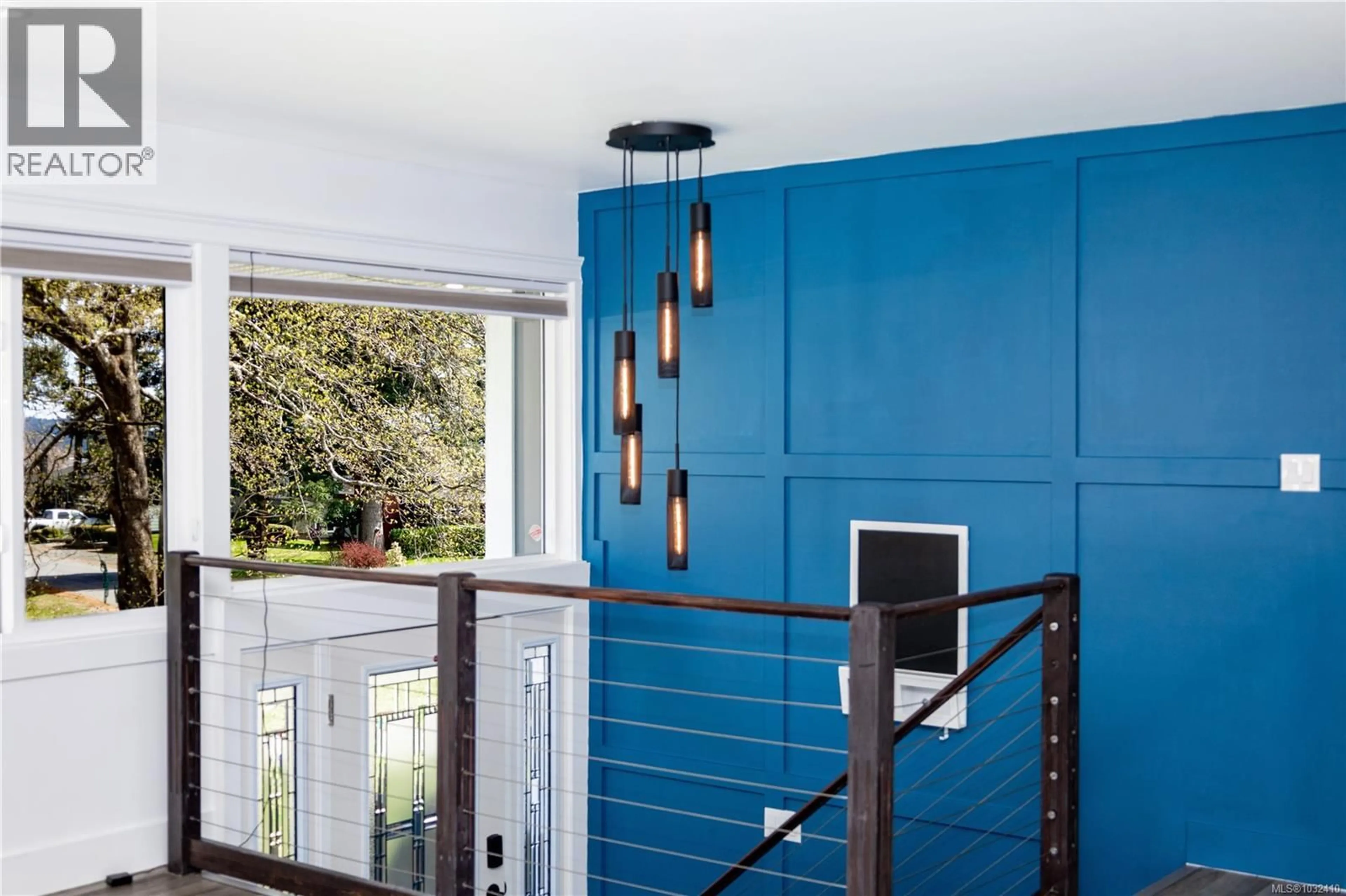 Indoor foyer for 146 CORONATION CRESCENT, Campbell River British Columbia V9W3T6