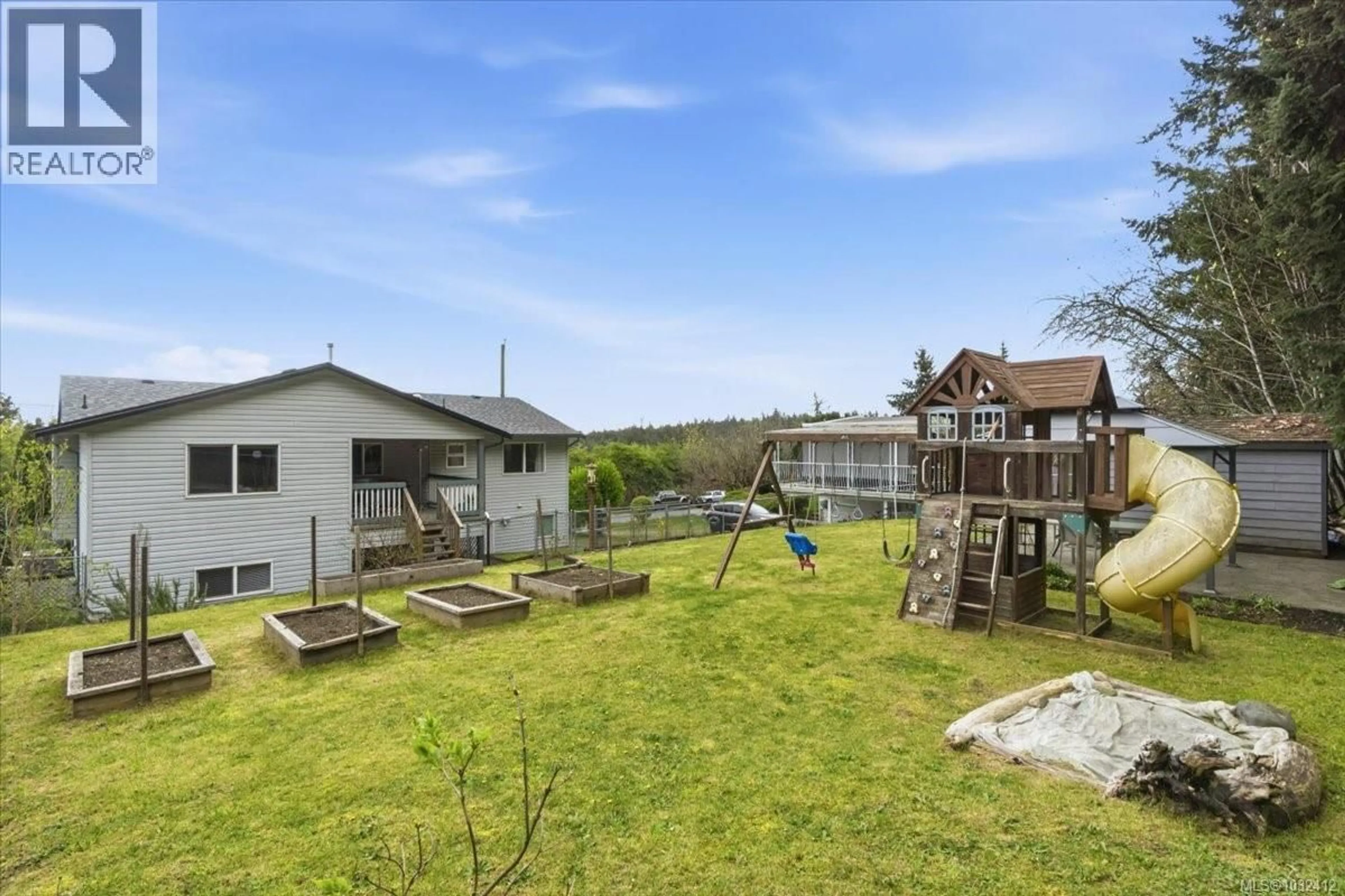 A pic from outside/outdoor area/front of a property/back of a property/a pic from drone, unknown for 751 DOGWOOD ROAD, Nanaimo British Columbia V9R3C2