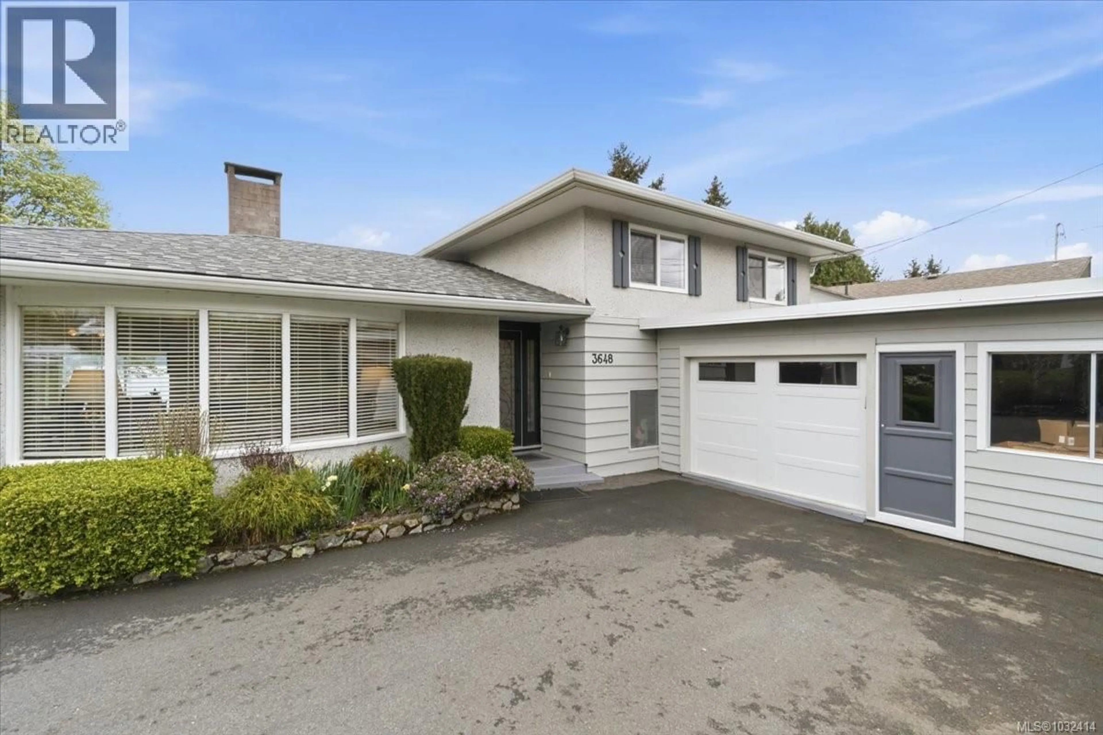 Home with vinyl exterior material, street for 3648 SEAVIEW CRESCENT, Saltair British Columbia V9G1Z8