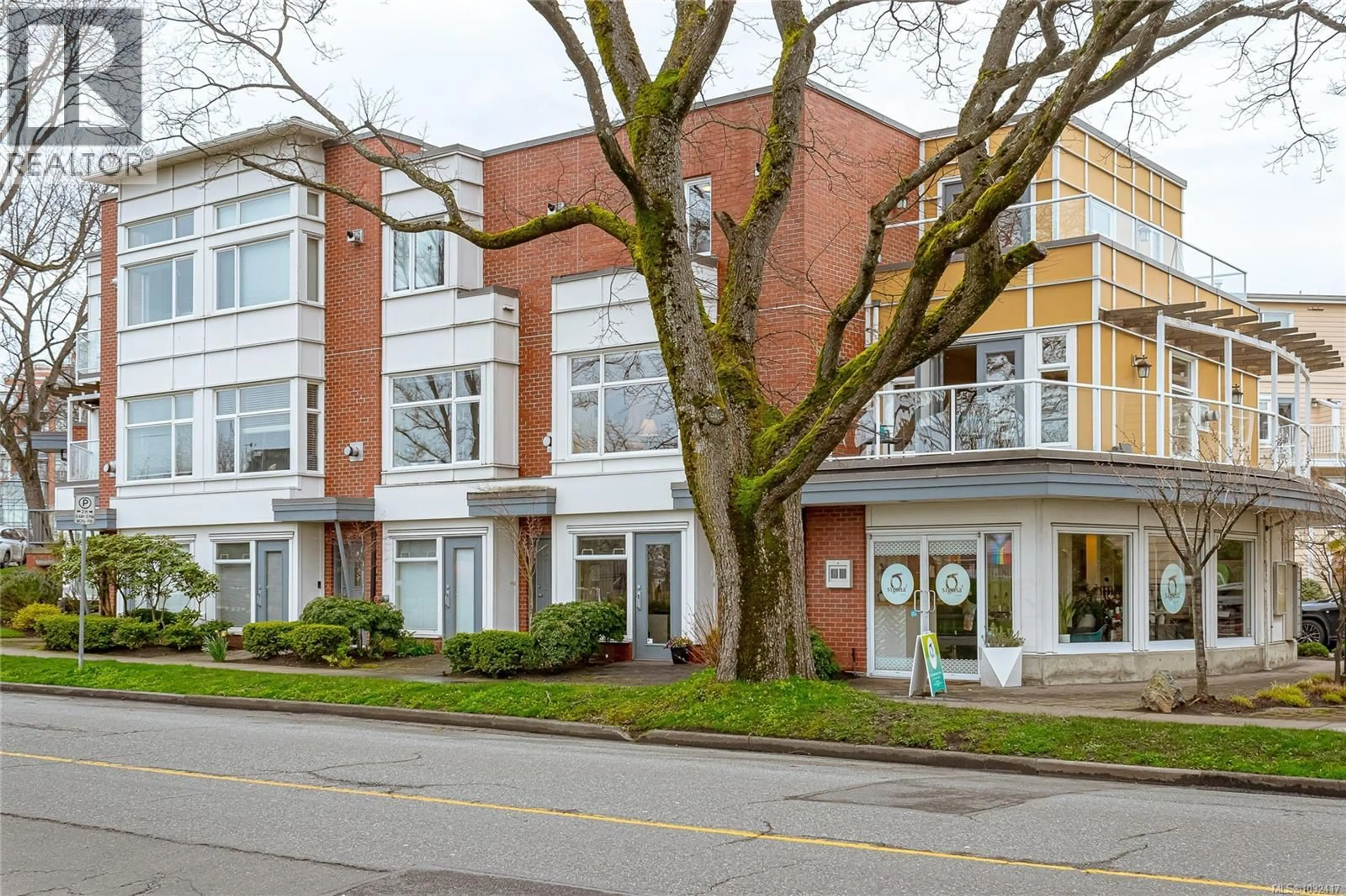 Home with brick exterior material, street for 6 - 60 DALLAS ROAD, Victoria British Columbia V8V1A2