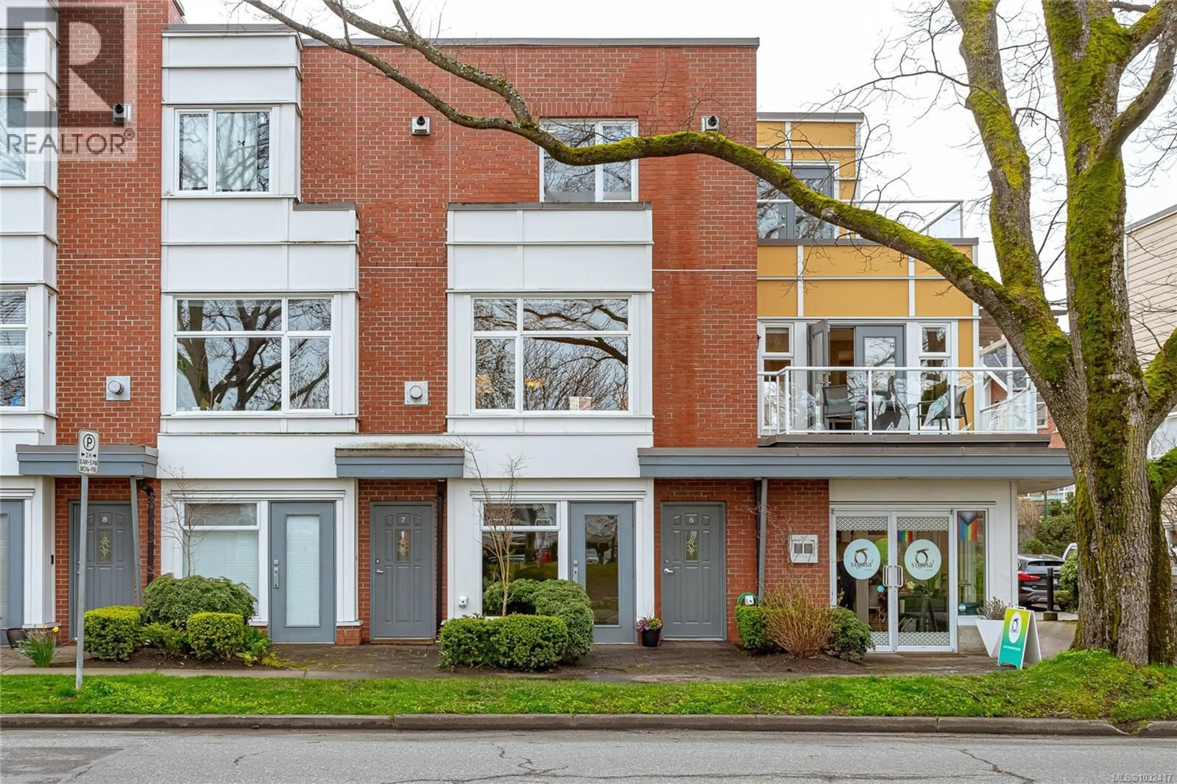 Home with brick exterior material, street for 6 - 60 DALLAS ROAD, Victoria British Columbia V8V1A2