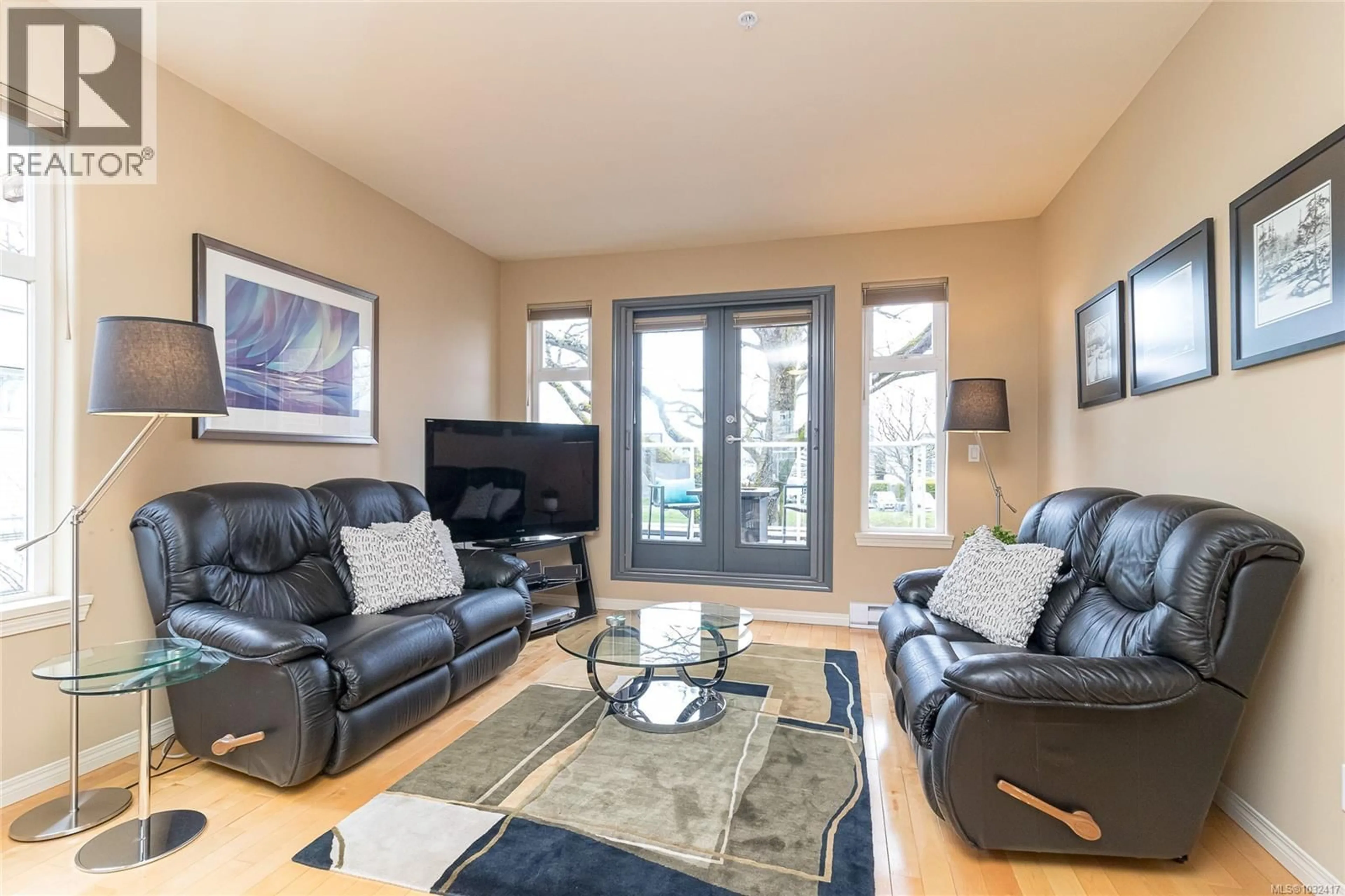 Living room with furniture, unknown for 6 - 60 DALLAS ROAD, Victoria British Columbia V8V1A2