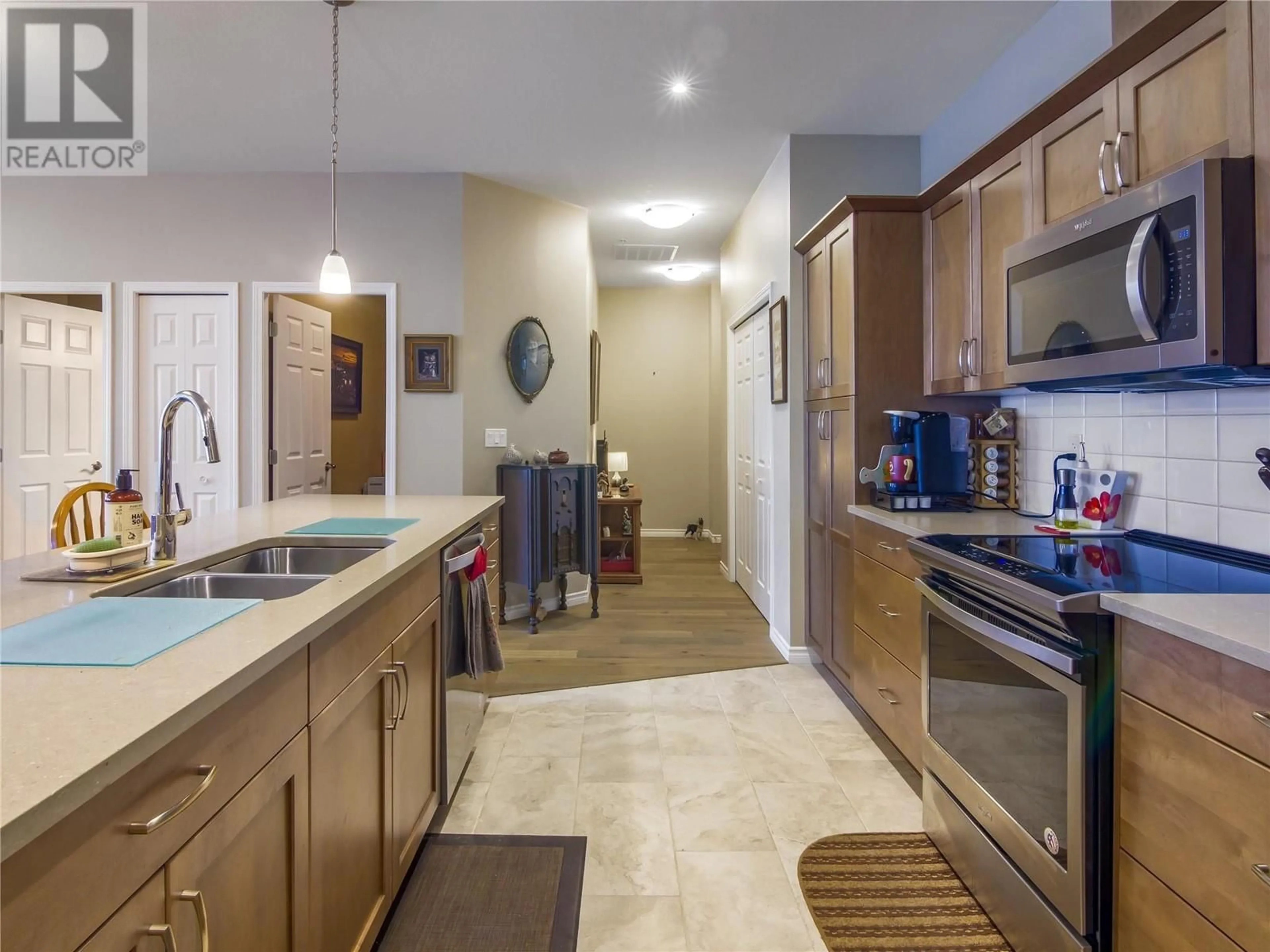 Open concept kitchen, ceramic/tile floor for 903 - 3388 SKAHA LAKE ROAD, Penticton British Columbia V2A6G5