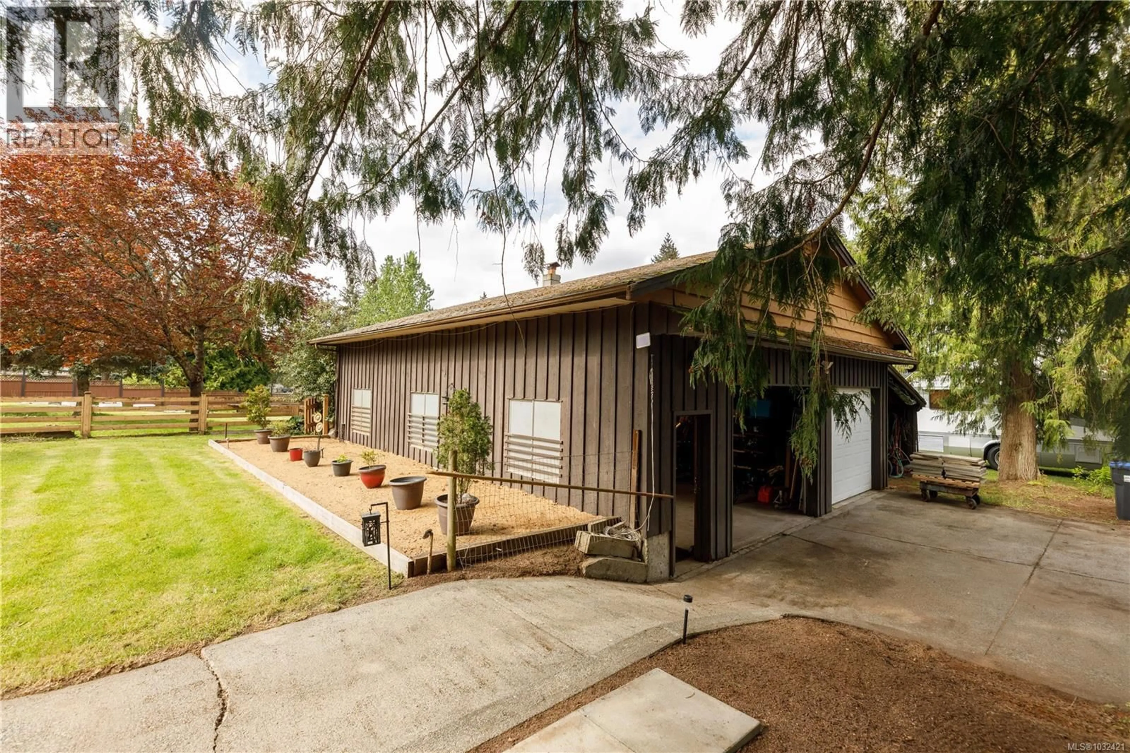 Unknown for 2042 CEDAR ROAD, Nanaimo British Columbia V9X1J4