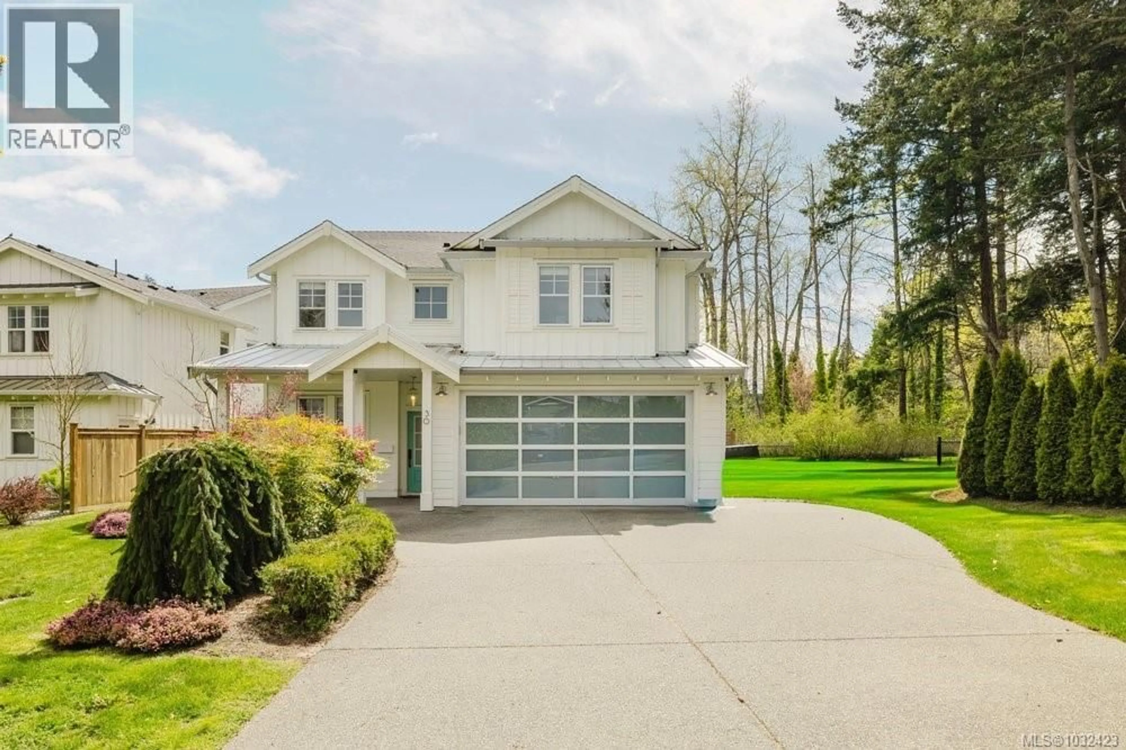 Home with vinyl exterior material, street for 30 JEDBURGH ROAD, View Royal British Columbia V9B6N7