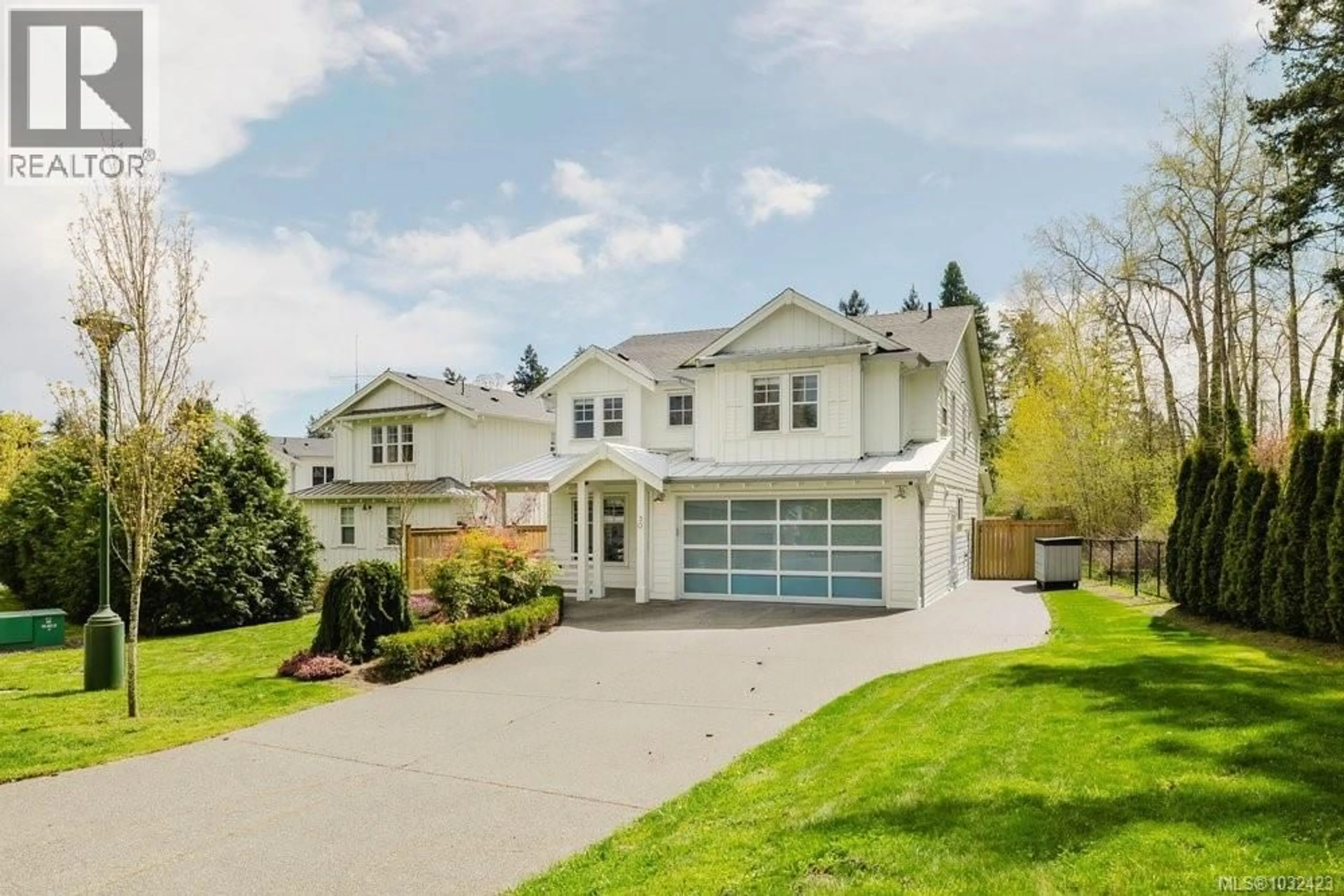 Home with vinyl exterior material, street for 30 JEDBURGH ROAD, View Royal British Columbia V9B6N7