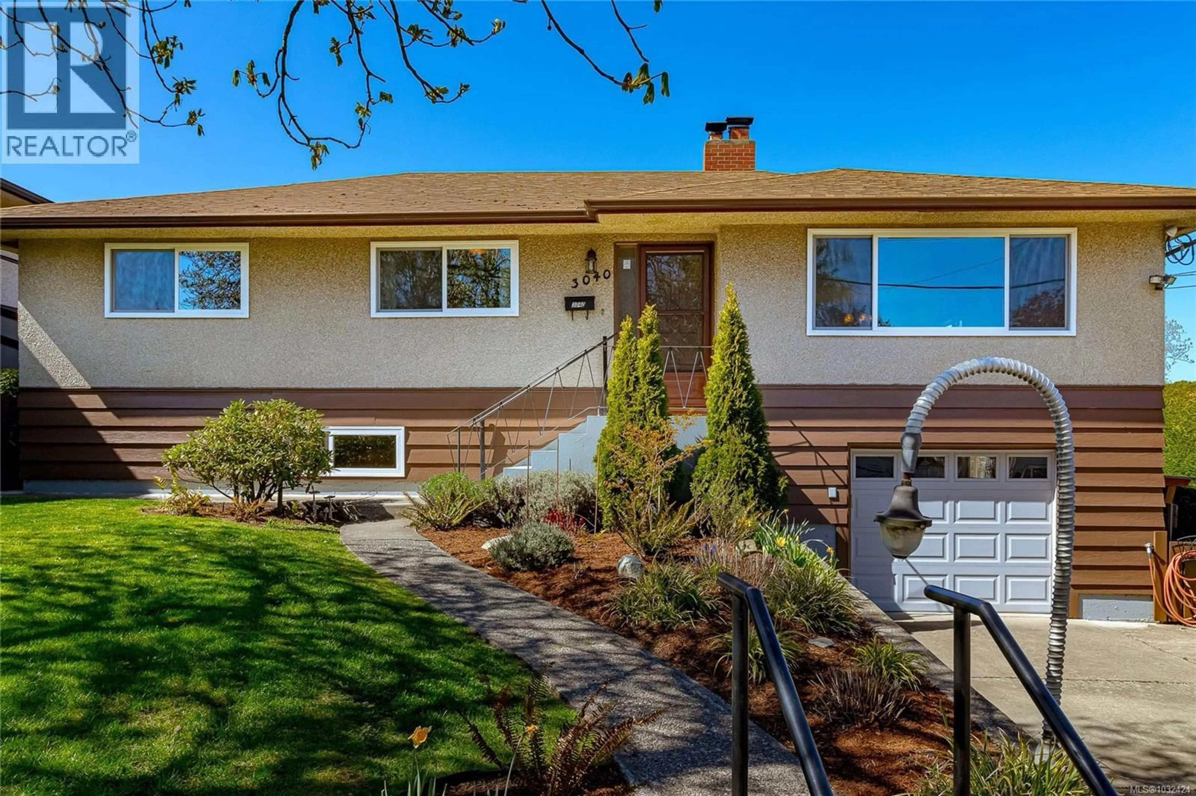 Home with vinyl exterior material, street for 3040 DYSART ROAD, Saanich British Columbia V9A2K4