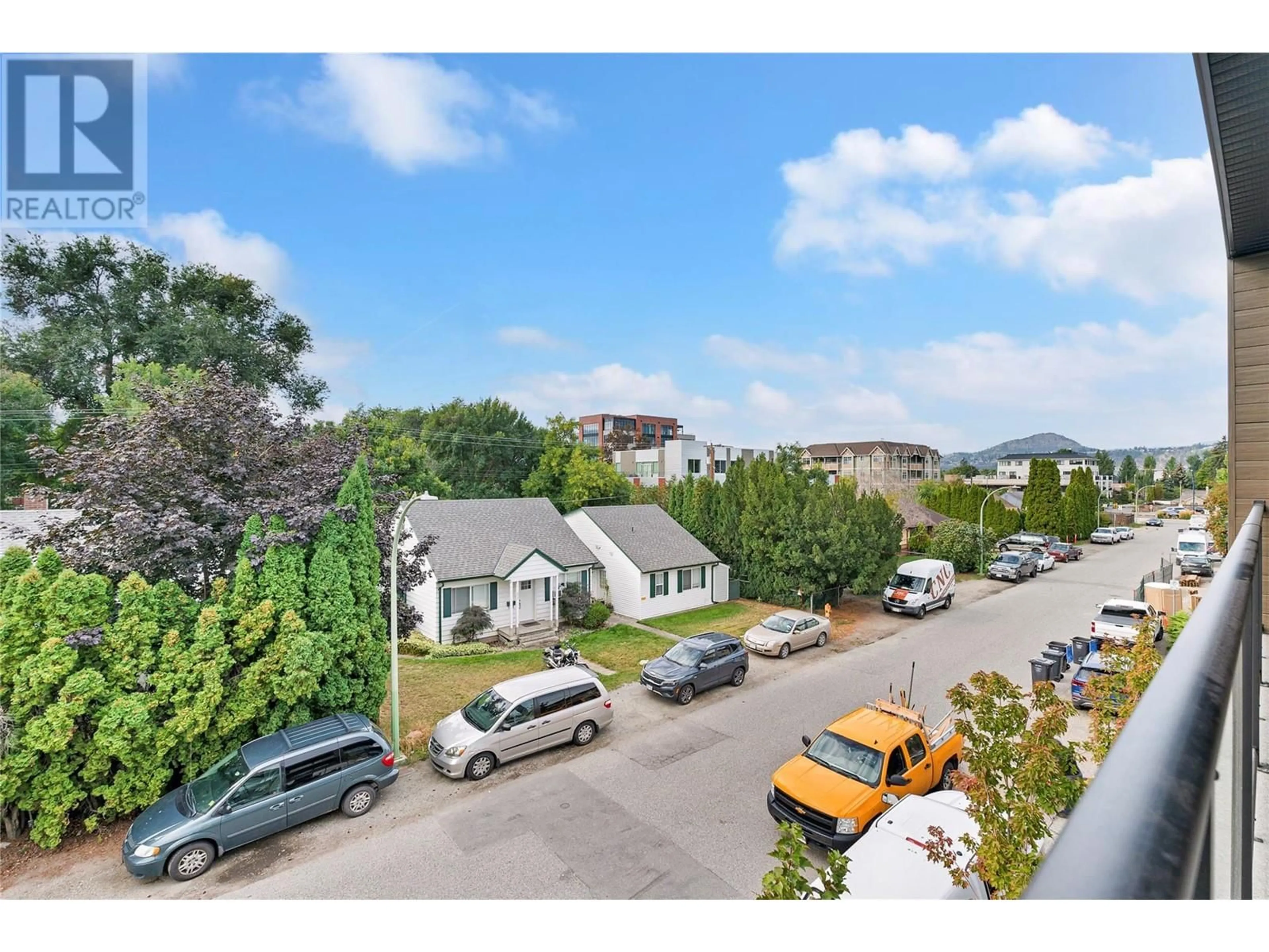 A pic from exterior of the house or condo, the street view for 640 Wardlaw Street Unit# 304, Kelowna British Columbia V1Y5B7