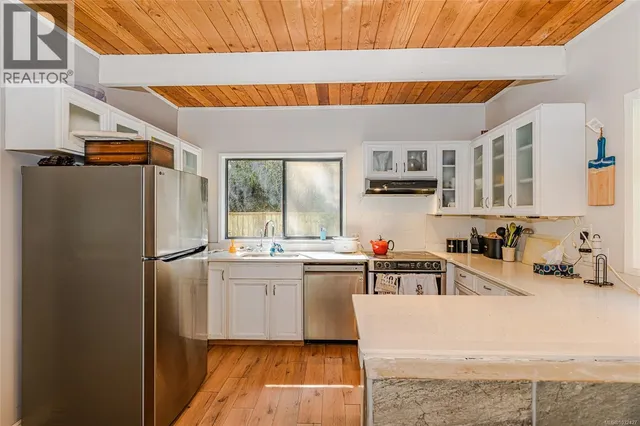 1671 NORTH BEACH ROAD, Salt Spring 3