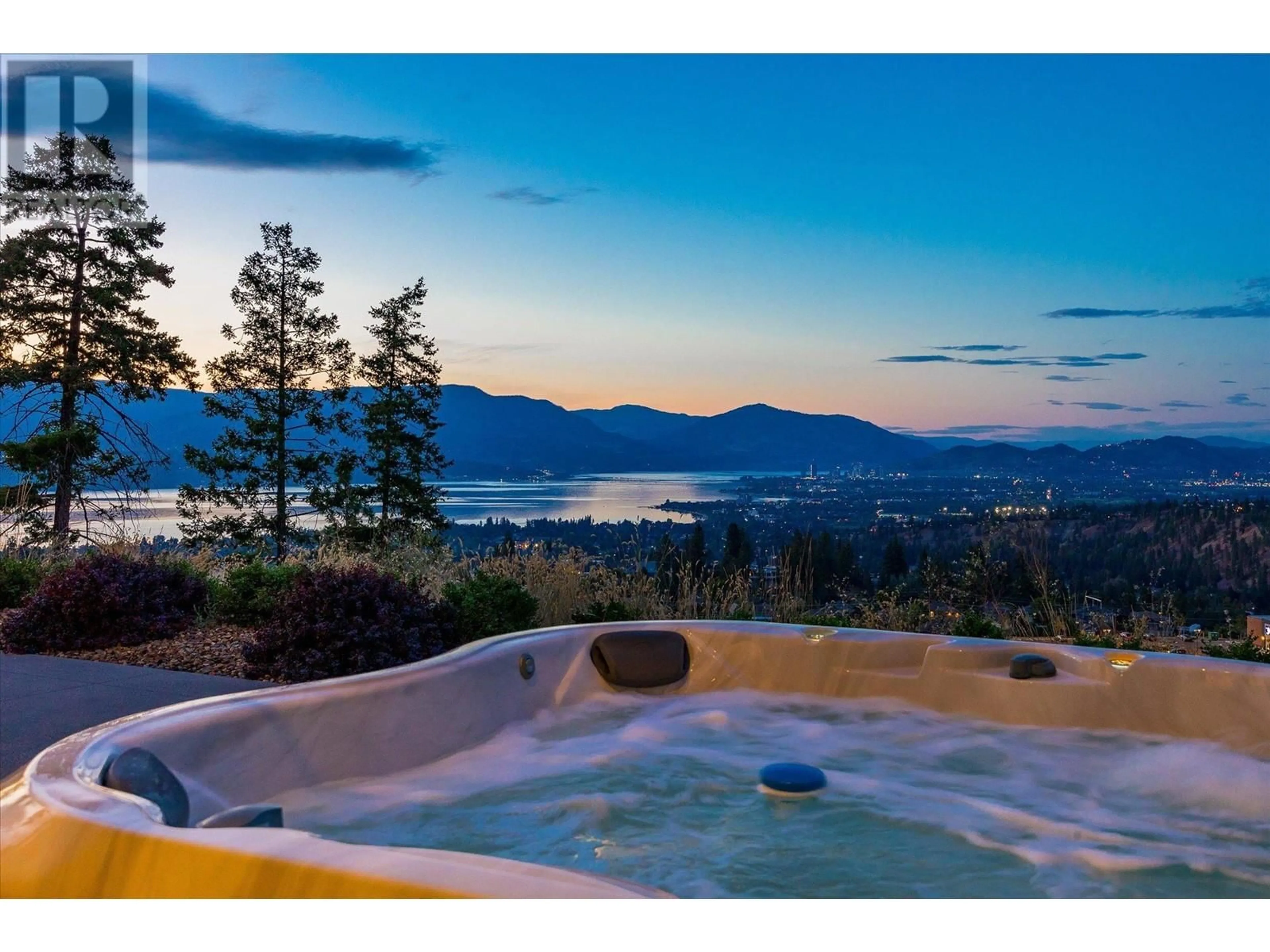 Indoor or outdoor pool for 980 Ledgeview Court, Kelowna British Columbia V1W5M6