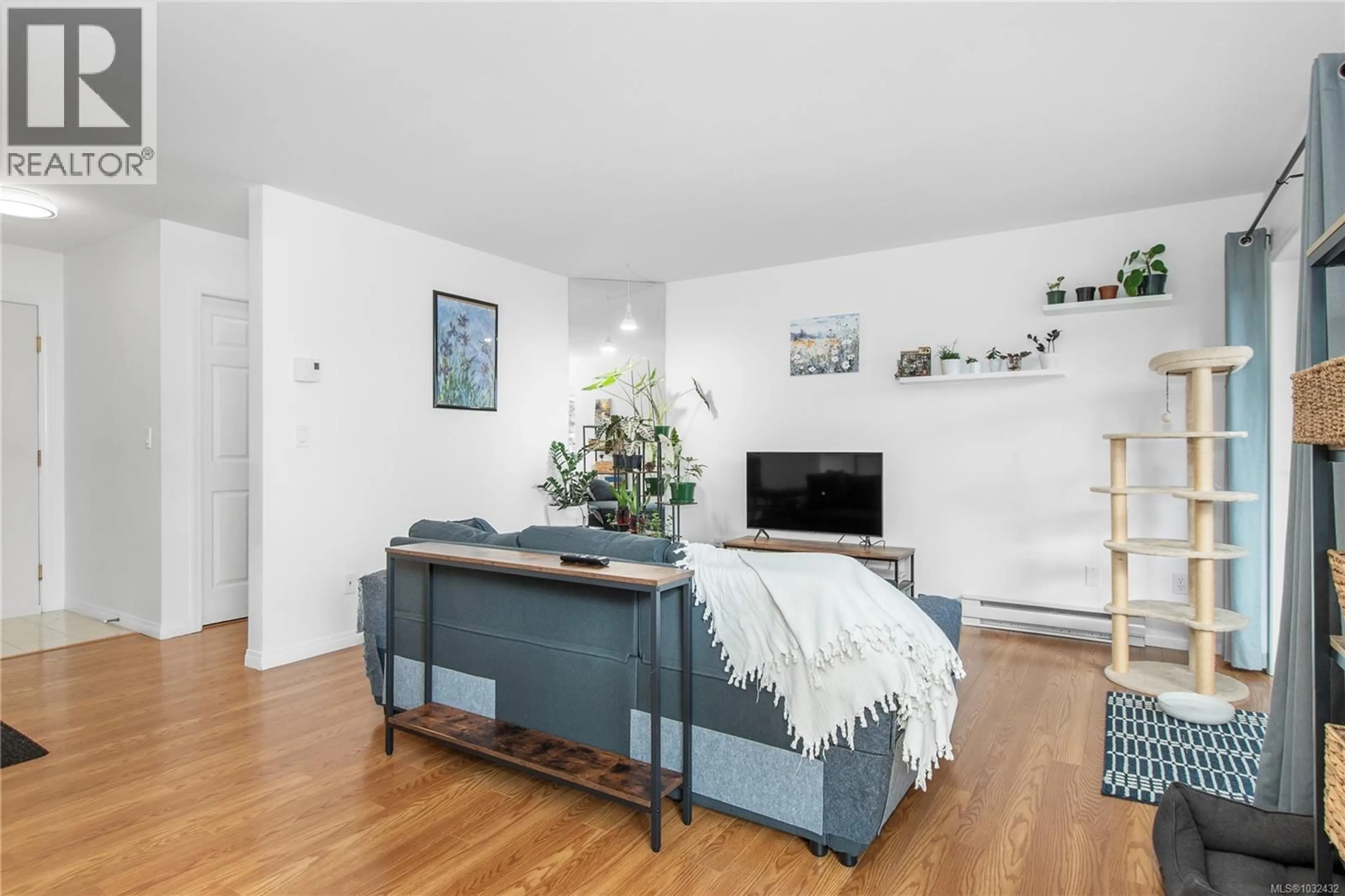 Living room with furniture, unknown for 202 - 2525 FITZGERALD AVENUE, Courtenay British Columbia V9N6J4