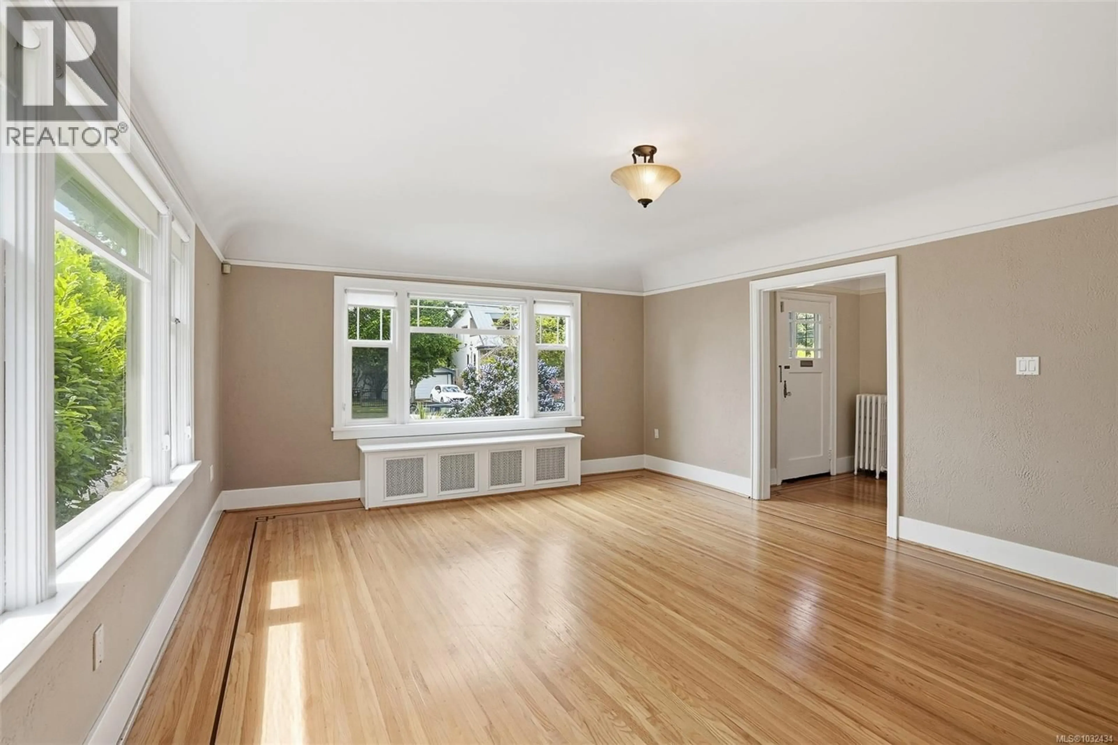 A pic of a room for 15 LINDEN AVENUE, Victoria British Columbia V8V4C9