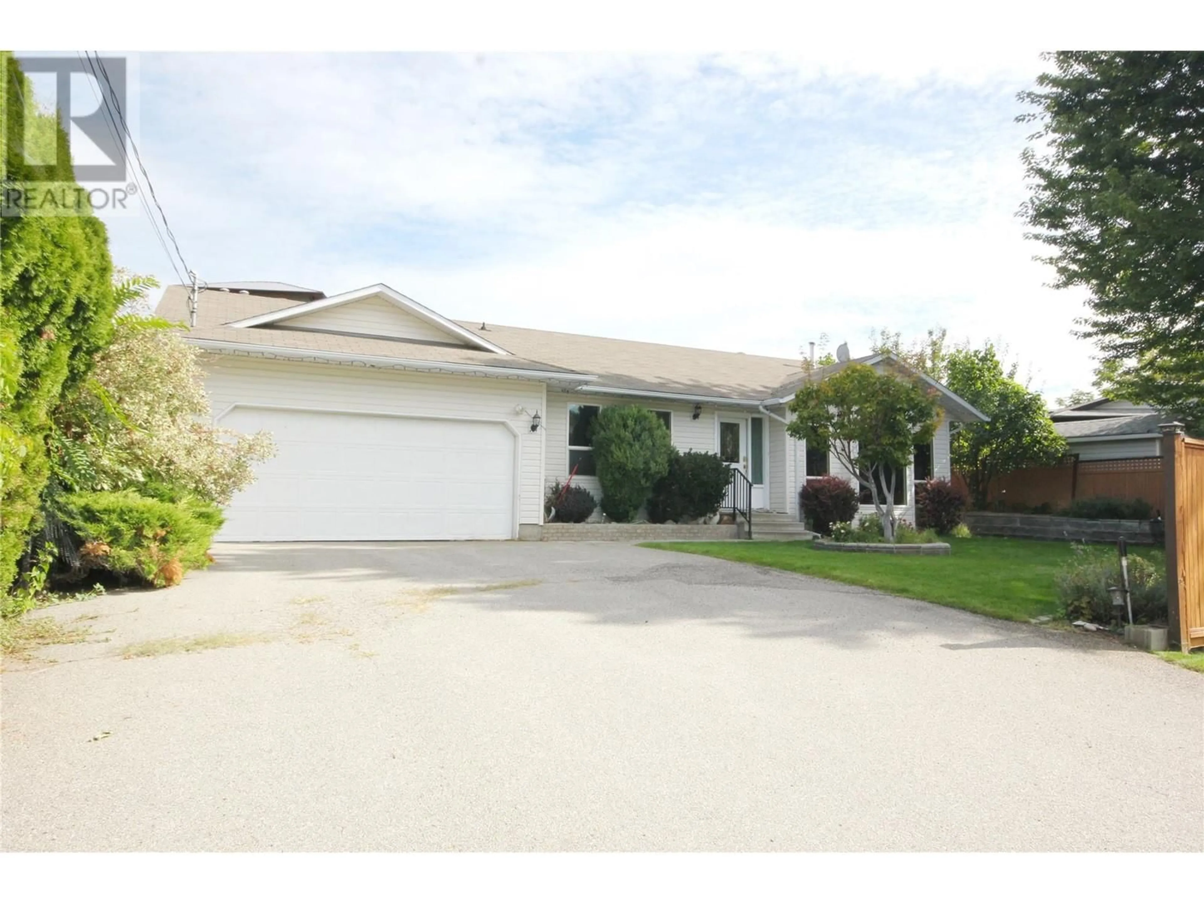 Frontside or backside of a home, the street view for 333 JUNIPER Avenue, Kaleden British Columbia V0H1K0