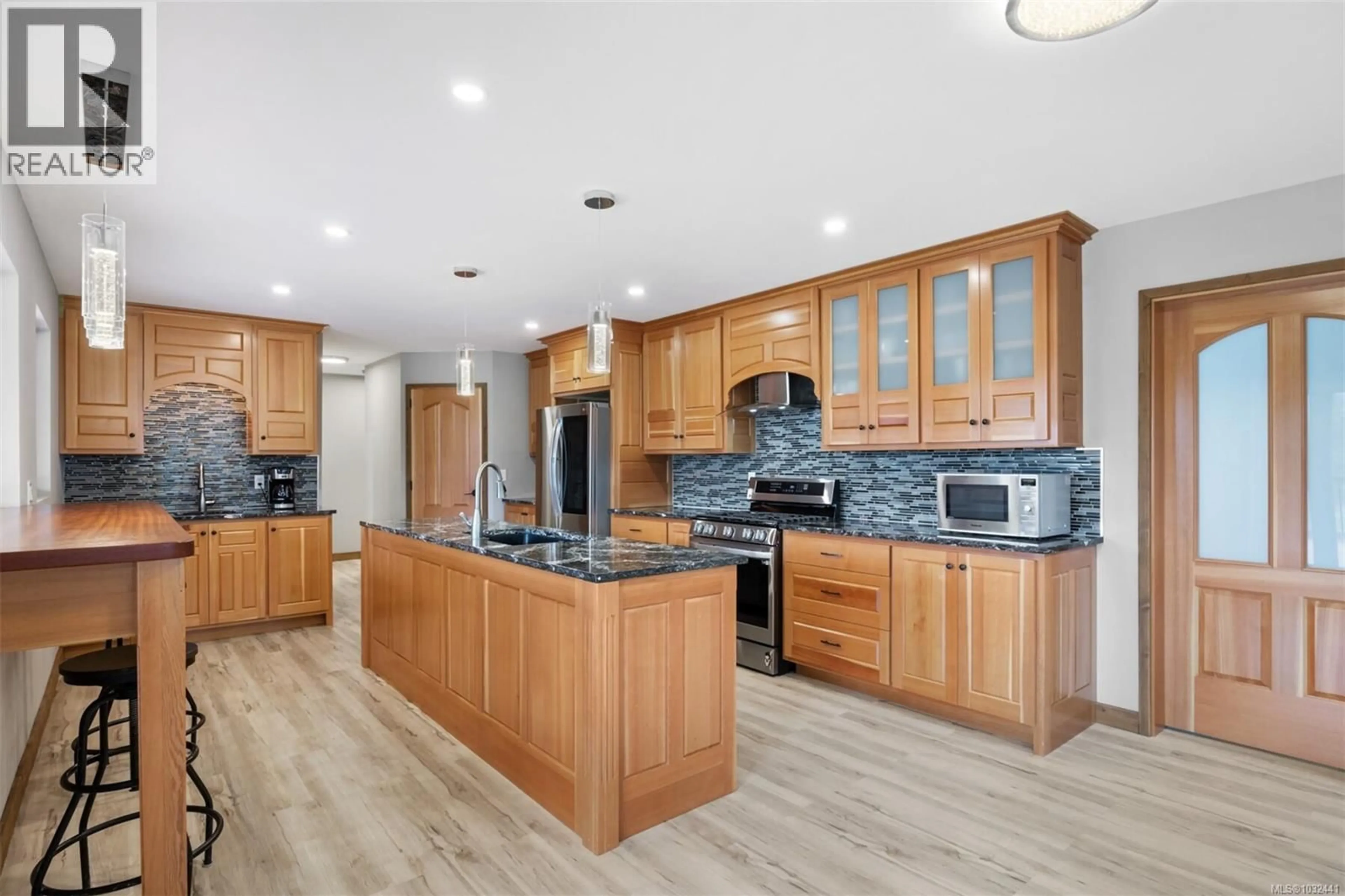 Contemporary kitchen, ceramic/tile floor for 2030 SPIKE ROAD, Merville British Columbia V9J1N5