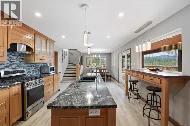 2030 SPIKE ROAD, Merville 5