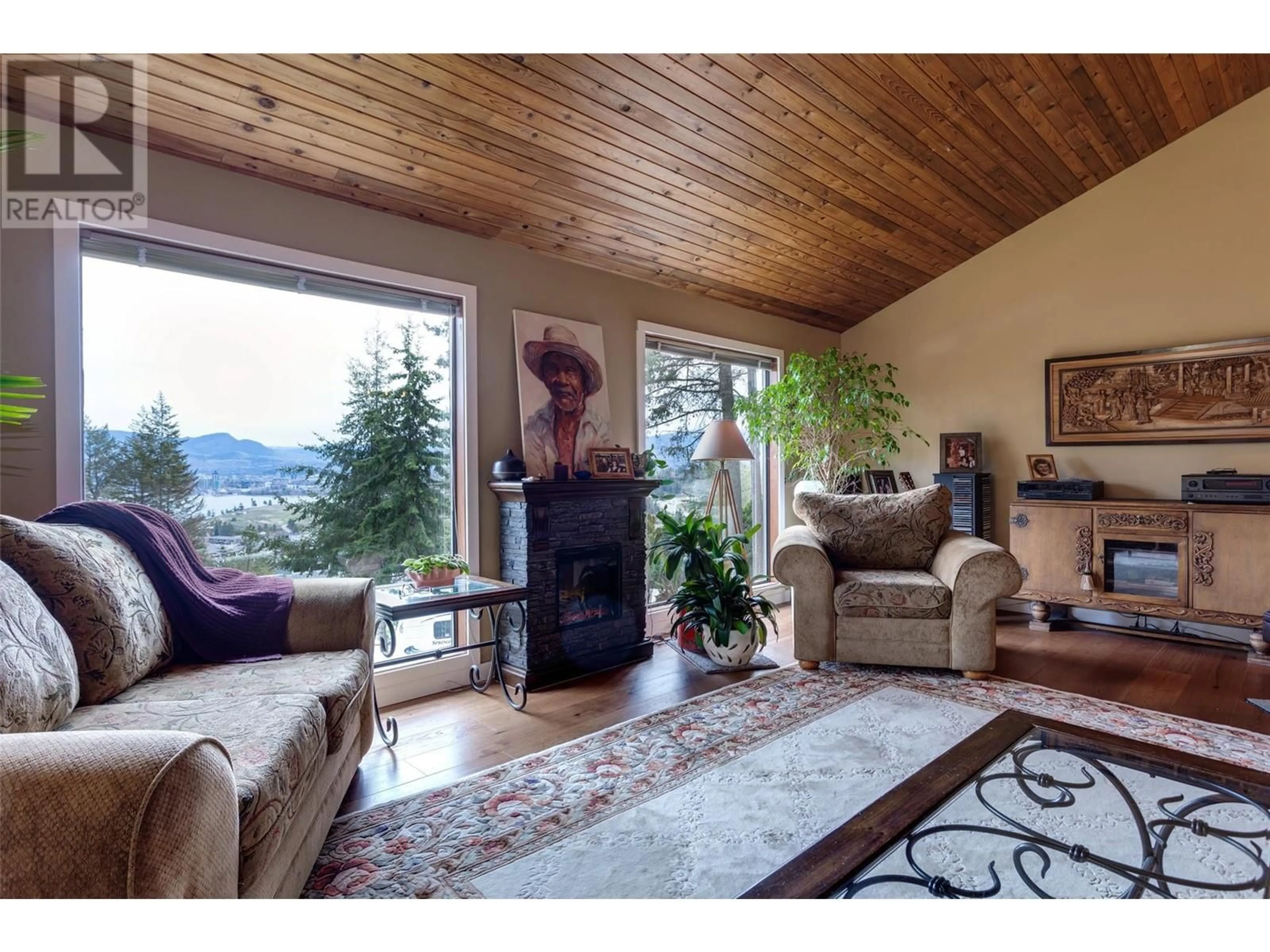 Living room, wood floors for 1634 Scott Crescent, West Kelowna British Columbia V1X2Y2