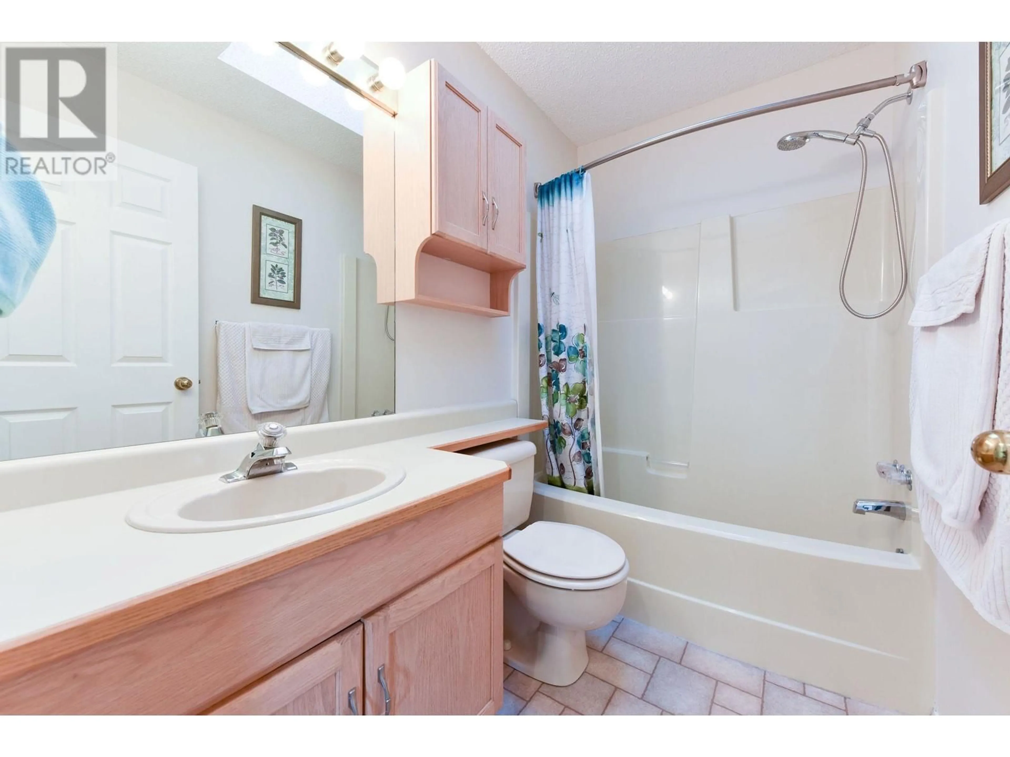 Standard bathroom, ceramic/tile floor for 13 - 3096 SOUTH MAIN STREET, Penticton British Columbia V2A8C4